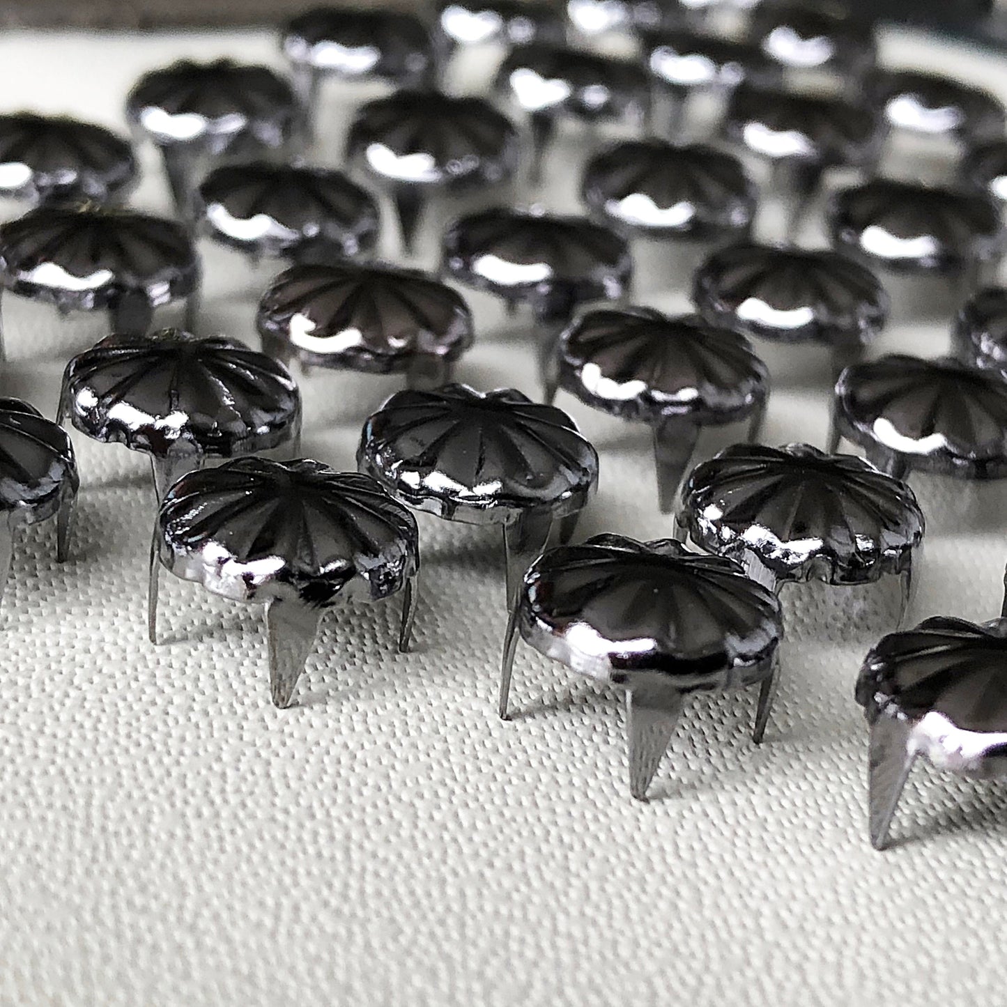 100pcs 9mm Gold Silver Gun Metal Color Prong Studs Rivets Craft Supplies Hardware Leatherworking for Fabric Leather Wood Rubber Projects -A1