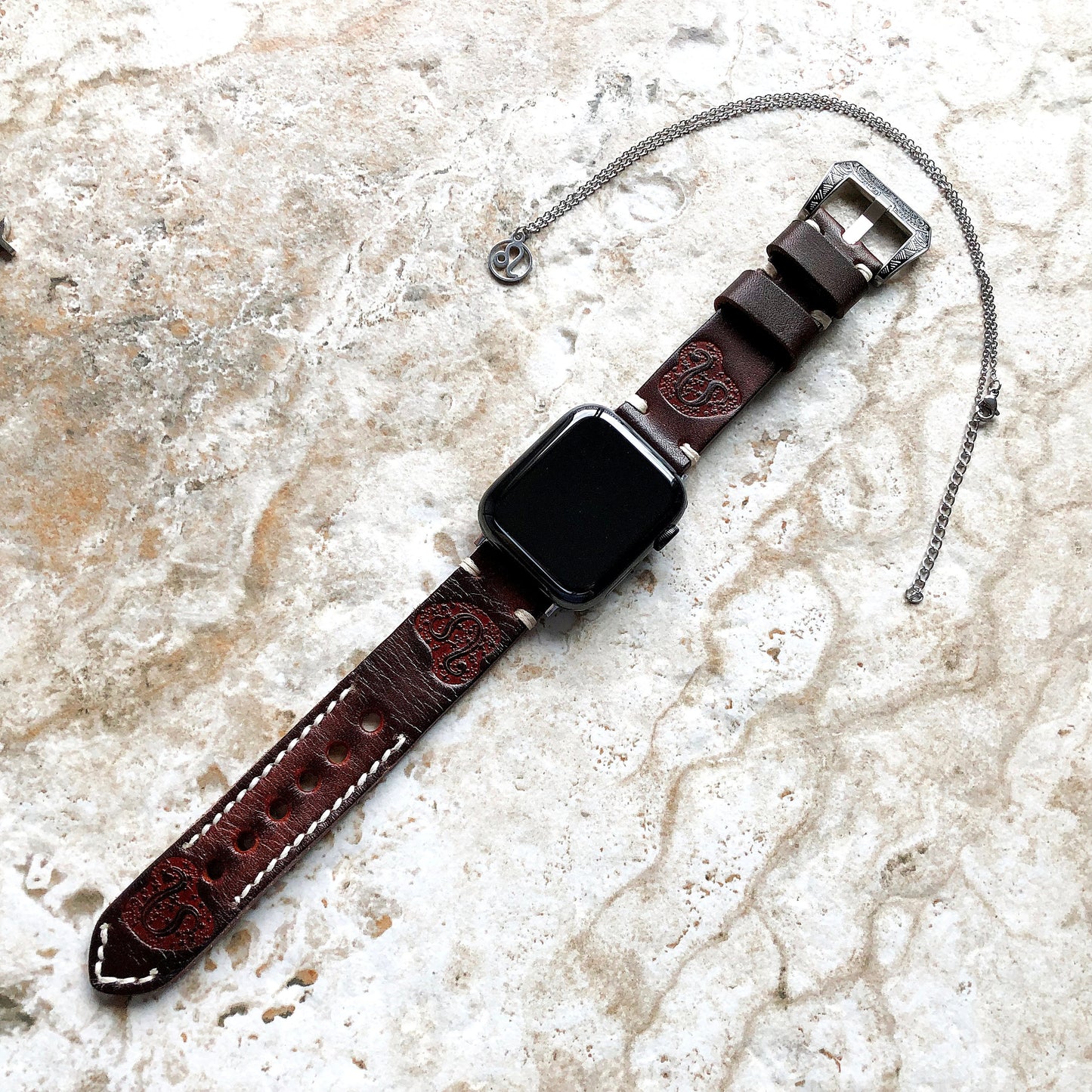 Apple Watch Leo Zodiac Band Set for Ultra 2 9 8 7 SE 6 5 4 3 2 1 38mm 40 41 42 44 45mm 49mm Brown Leather Embossed Strap Bracelet & Necklace