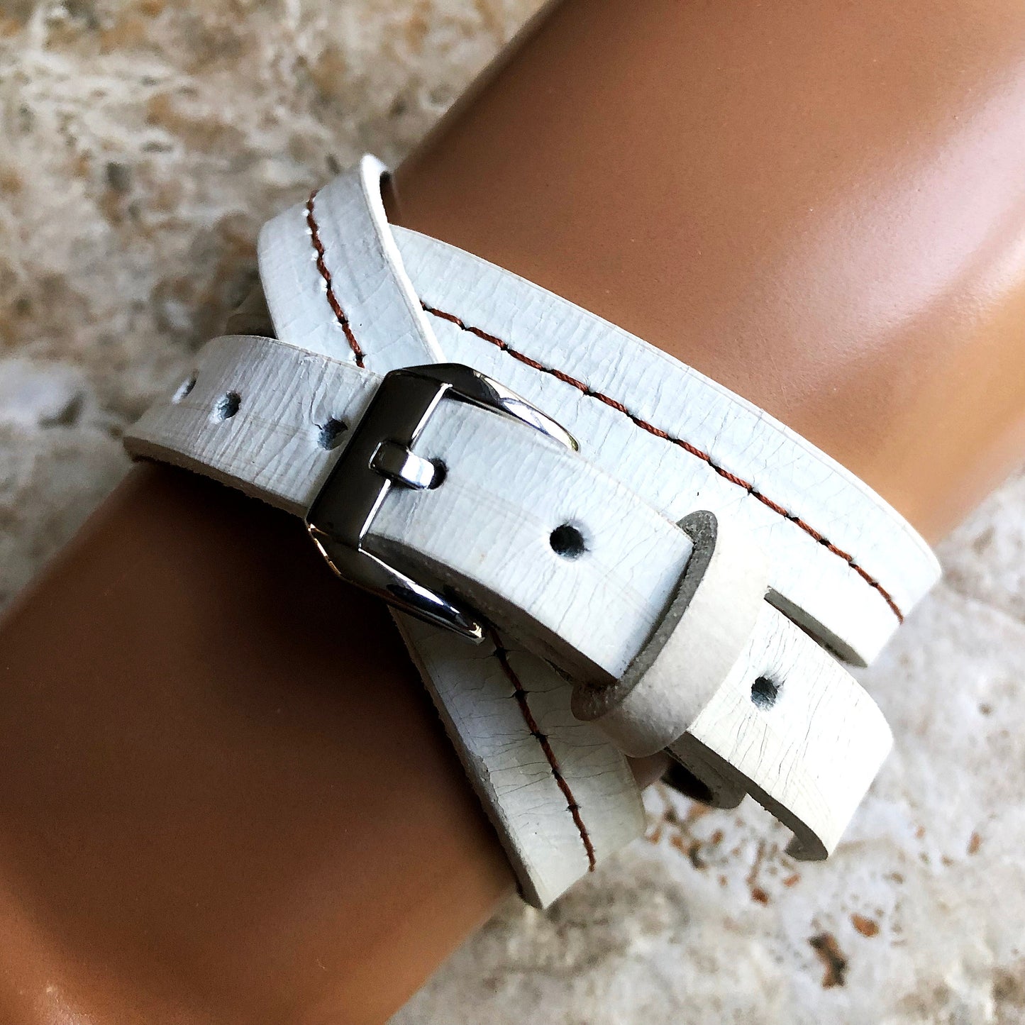 Apple New White Vintage Style Band for iWatch Ultra 2 49mm and 9 8 Series 41mm 45mm Case Fashion Leather Strap Wrap Bracelet with Crystals