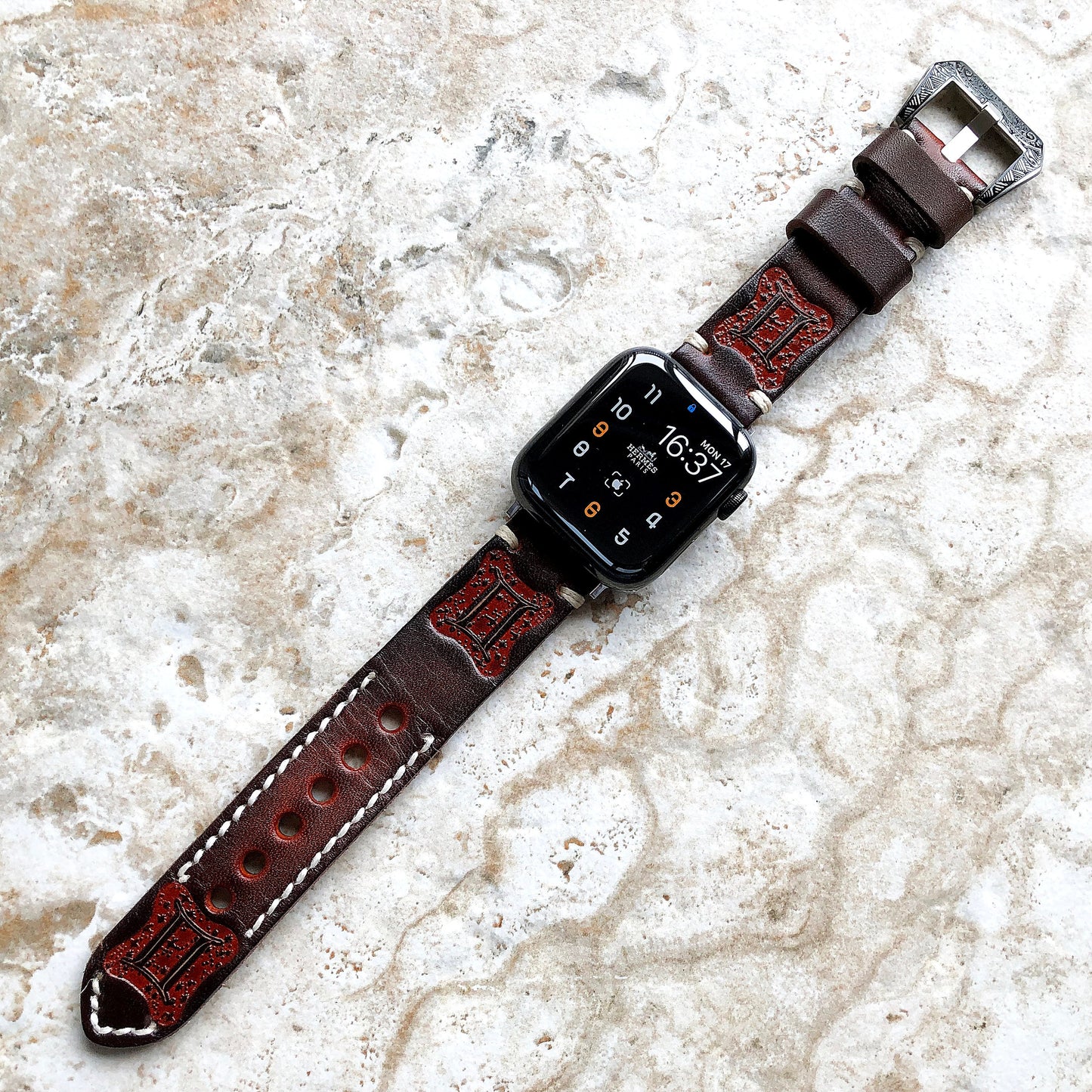 Apple Watch Gemini Zodiac Band Set for Ultra 2 9 8 7 SE 6 5 4 3 2 1 38mm 40mm 41 42 44mm 45mm 49mm Brown Leather Embossed Strap and Necklace