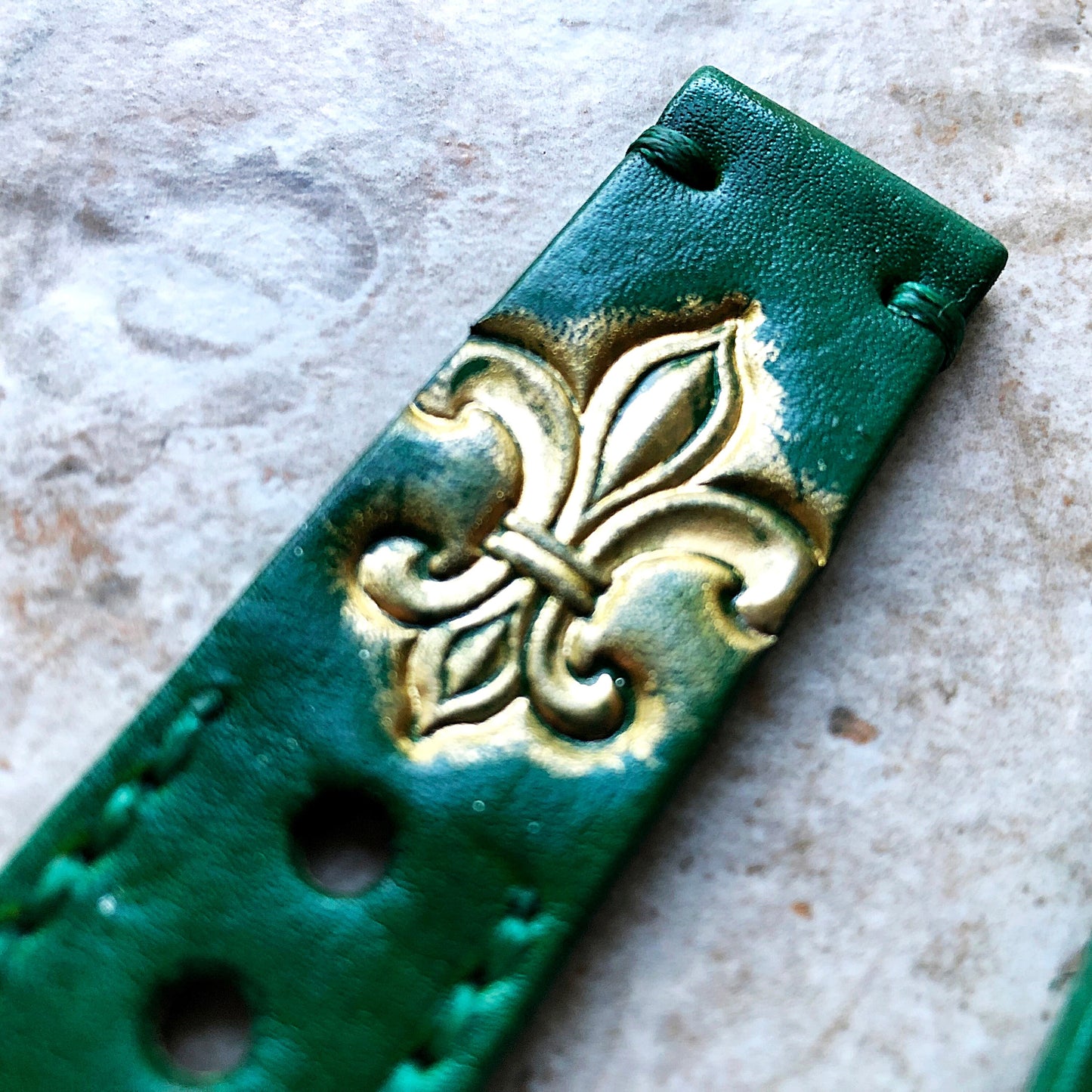 Fleur De Lis Band 22mm 24mm 25mm for Apple 38mm 40mm 41mm 42mm 44mm 45mm 49mm Watch Fitbit Versa 2 3 4 Sense 2 Ionic Accented Leather Strap