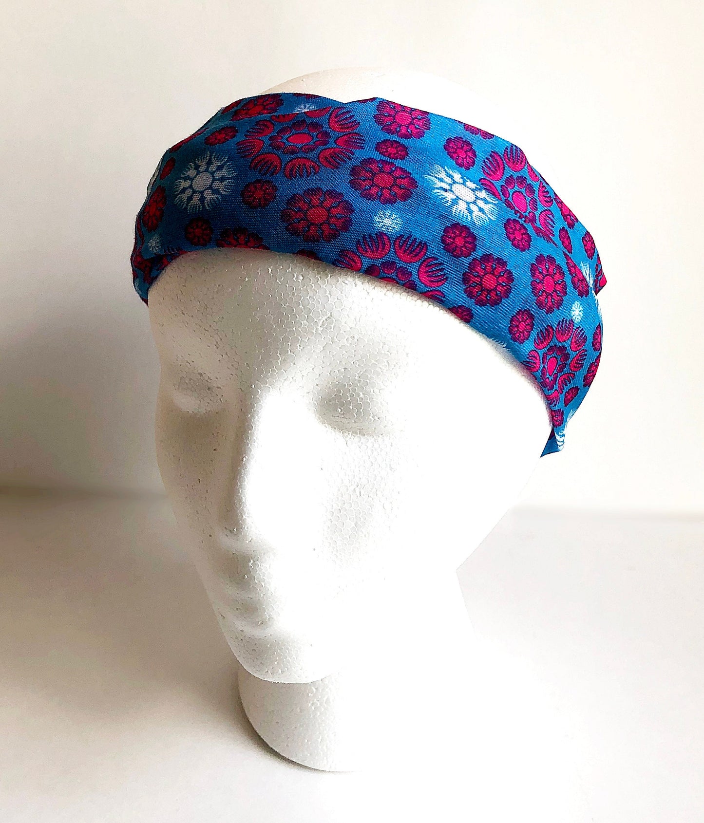 Small Flowers n Blue Face Mask Scarf Multi Functional Seamless Protective Covering Elastic Neck Gaiter Bandana Breathable Balaclava Head 202