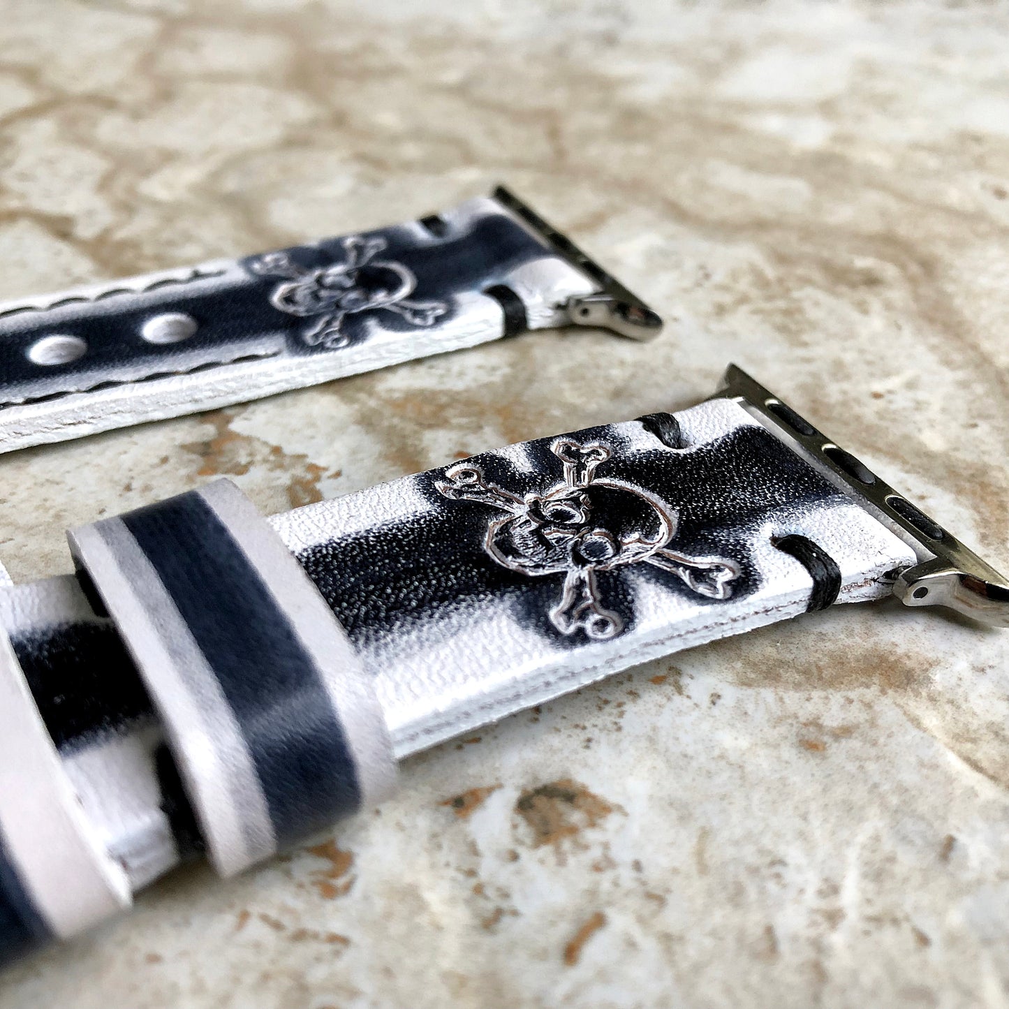 Apple Watch Band White and Black Skull Crossbones for iWatch Ultra 2 49mm and 9 8 Series 41mm 45mm Case Embossed Leather Strap Bracelet