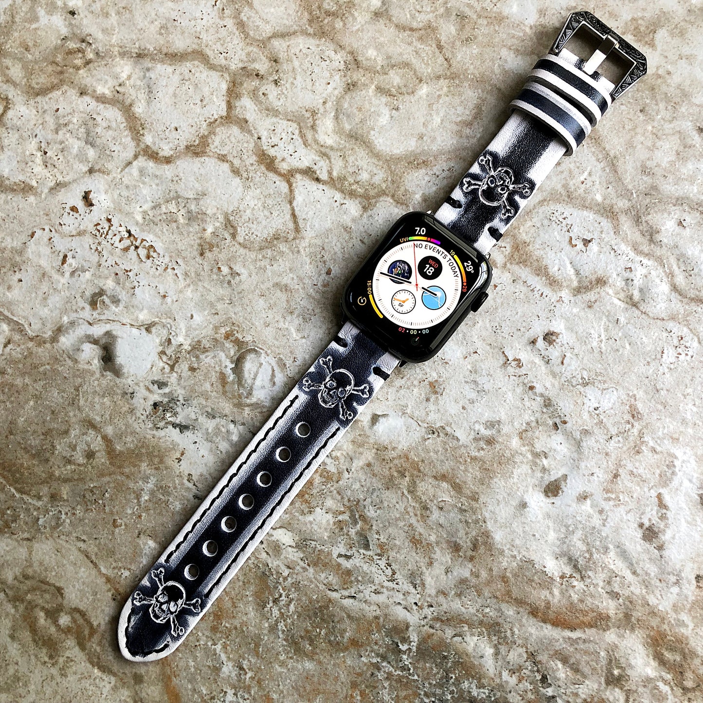 Apple Watch Band White and Black Skull Crossbones for iWatch Ultra 2 49mm and 9 8 Series 41mm 45mm Case Embossed Leather Strap Bracelet