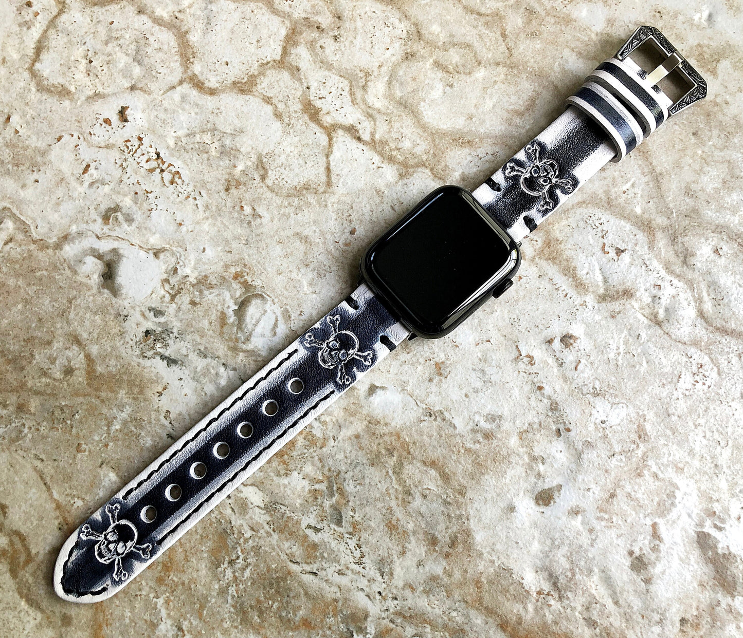 Apple Watch Band White and Black Skull Crossbones for Ultra 2 9 8 7 6 SE 5 4 3 2 Case 38mm 40 41mm 42 44mm 45mm 49mm Embossed Leather Strap