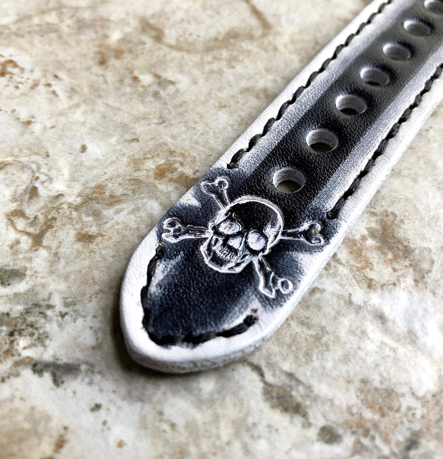 Apple Watch Band White and Black Skull Crossbones for iWatch Ultra 2 49mm and 9 8 Series 41mm 45mm Case Embossed Leather Strap Bracelet