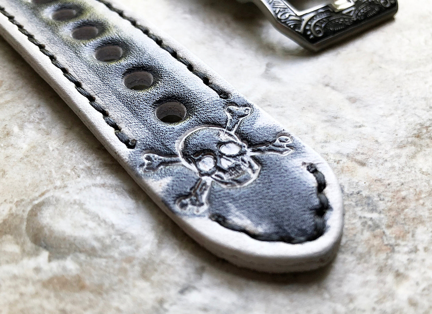 Apple Watch Band White and Black Skull Crossbones for Ultra 2 9 8 7 6 SE 5 4 3 2 Case 38mm 40 41mm 42 44mm 45mm 49mm Embossed Leather Strap