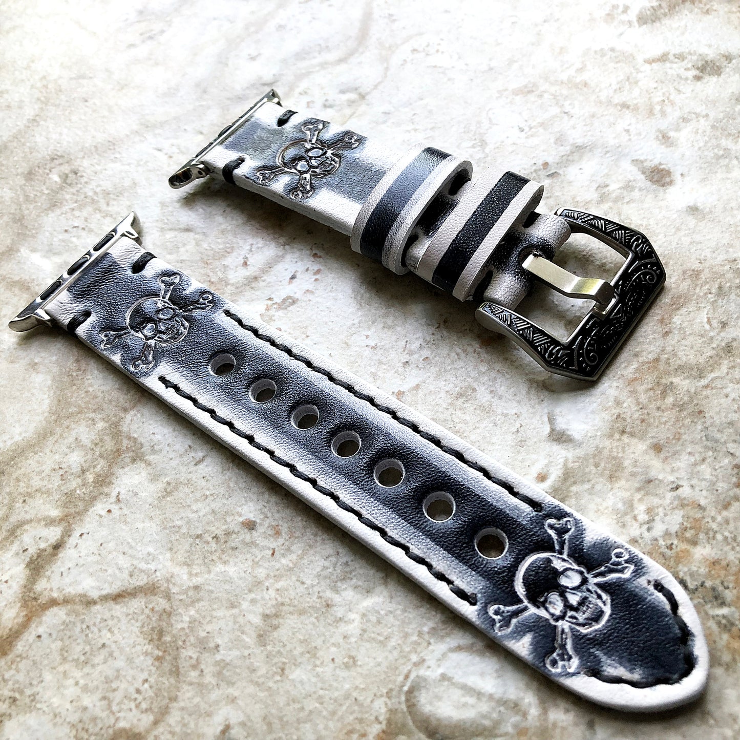 Apple Watch Band White and Black Skull Crossbones for iWatch Ultra 2 49mm and 9 8 Series 41mm 45mm Case Embossed Leather Strap Bracelet