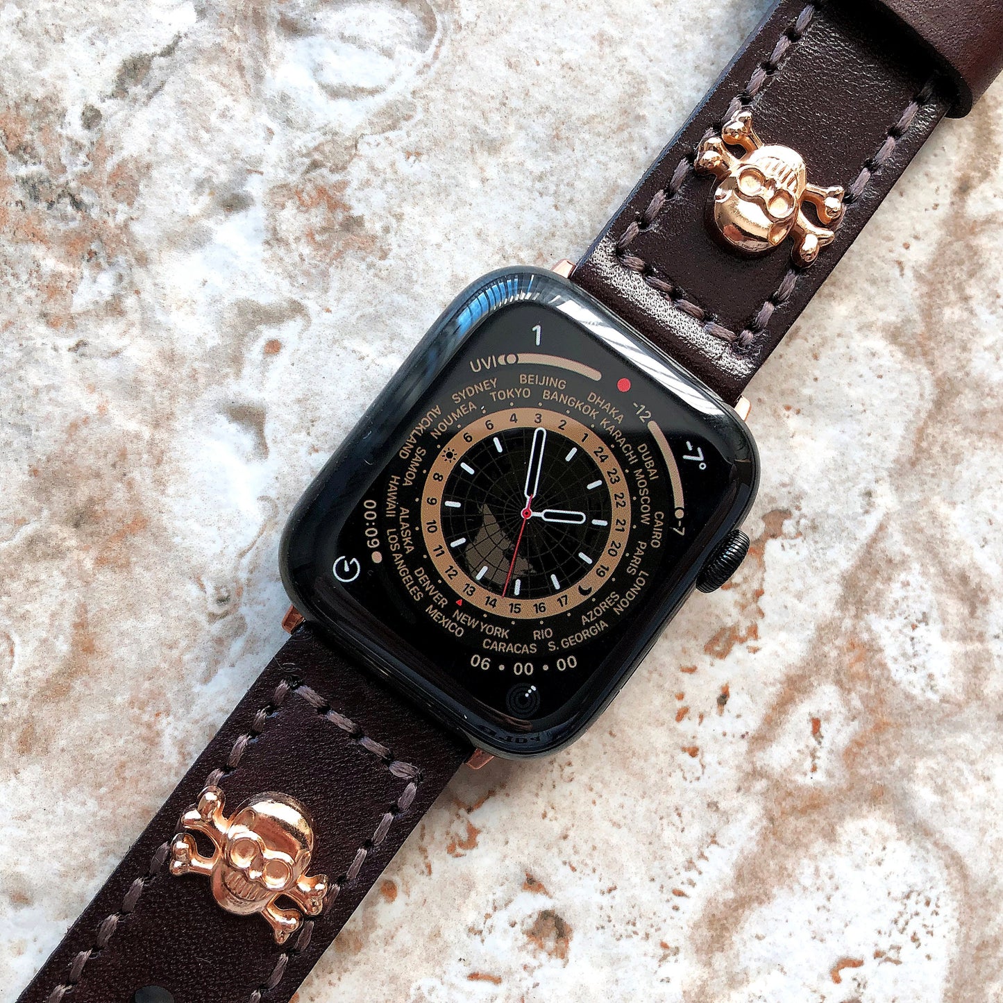 Apple Watch Band Brown Leather Metal Rivets Skull Crossbones for Ultra 2 9 8 7 6 SE 5 4 3 2 1 iWatch 38mm 40mm 41mm 42mm 44mm 45mm 49mm RGL