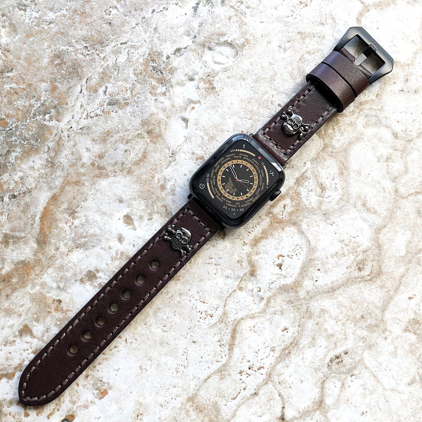 Apple Watch Band Brown Leather Metal Rivets Skull Crossbones for Ultra 2 9 8 7 6 SE 5 4 3 2 1 iWatch 38mm 40 41 42mm 44mm 45mm 49mm Strap BL