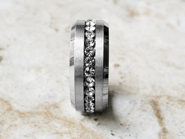 Wedding Band Ring with White Clear Crystals Center Unisex Fashion Jewelry Women Men Silver Color Stainless Steel Tarnish Resistant 8mm Wide