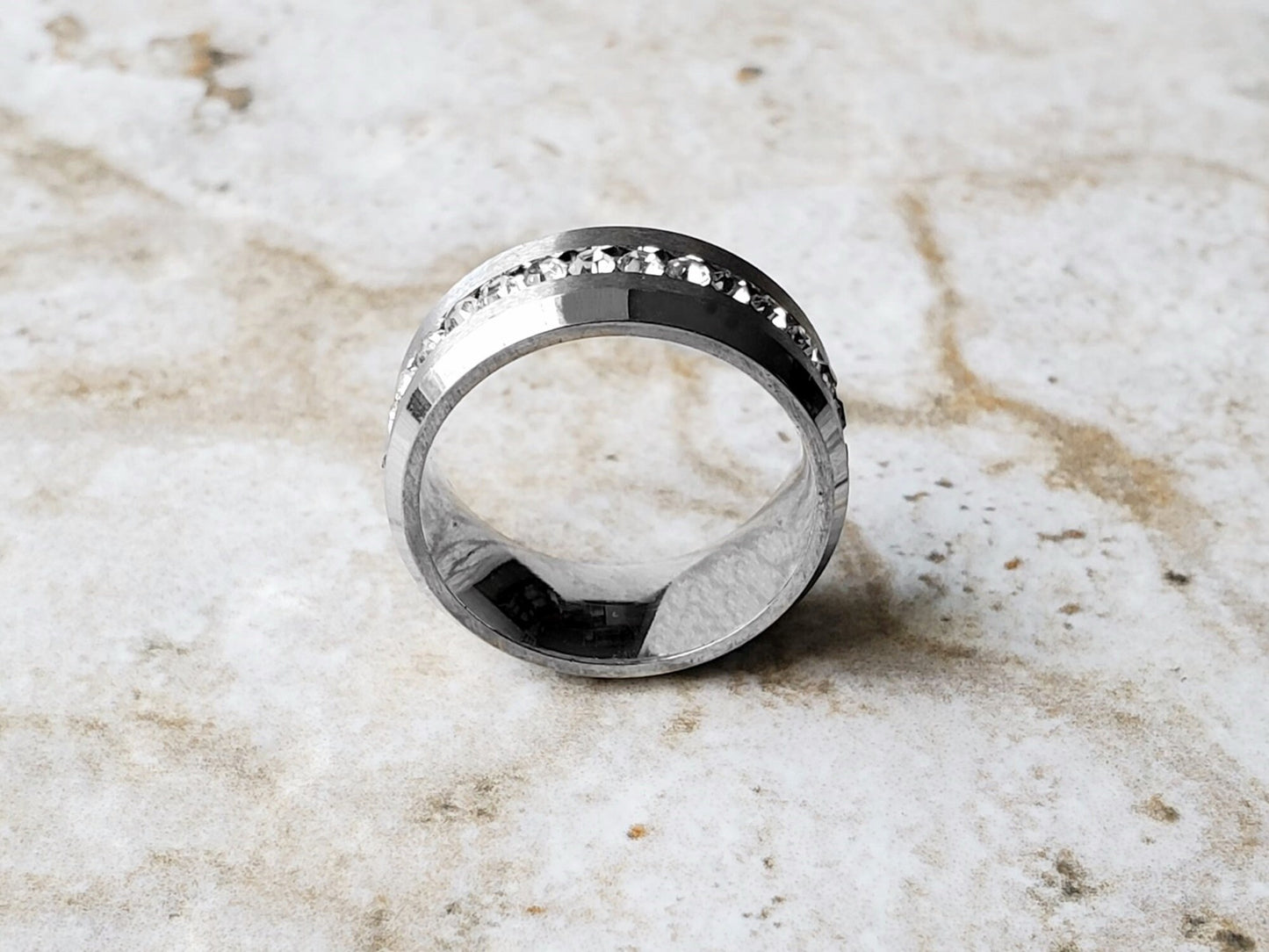 Wedding Band Ring with White Clear Crystals Center Unisex Fashion Jewelry Women Men Silver Color Stainless Steel Tarnish Resistant 8mm Wide
