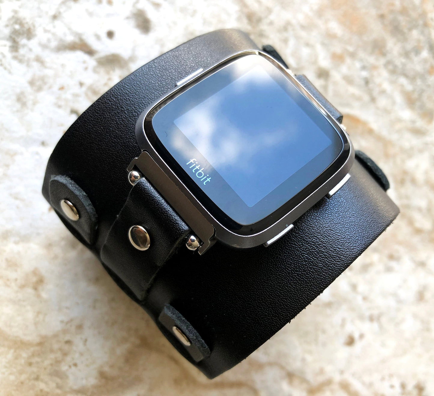 Fitbit Versa 2 3 4 Sense 2 Lite Watch Band Cuff Bund Steampunk Wide Strap Genuine Soft Leather Adjustable Bracelet Black Color