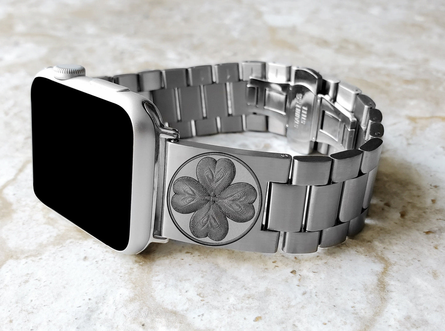 Four Leaf Clover Engraved Band for Apple Watch Ultra 2 9 8 7 SE 6 5 4 3 2 Case 38mm 40mm 41mm 42mm 44mm 45mm 49mm Stainless Steel Strap SR1
