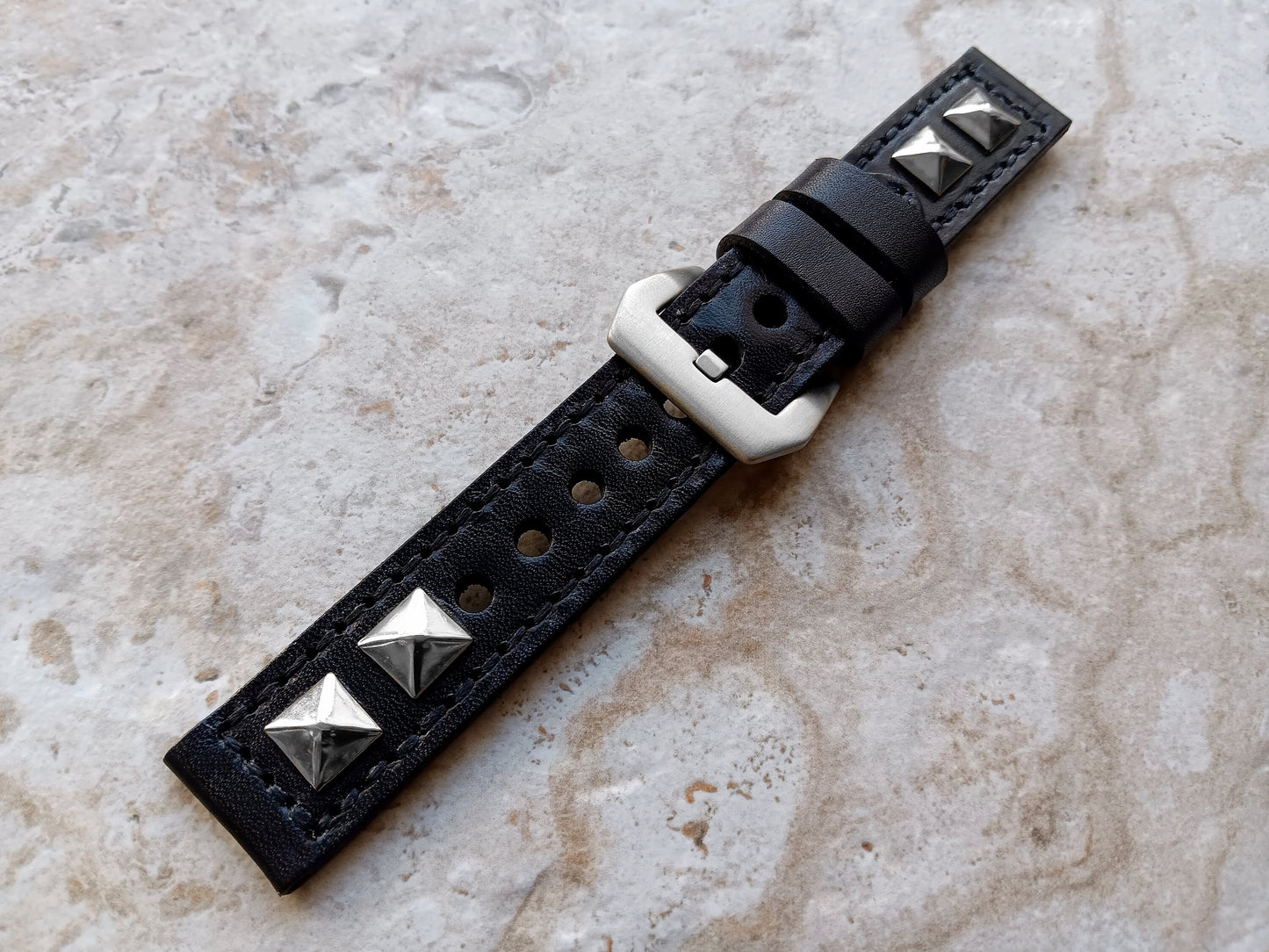 Four Pyramids Band 22mm 24mm 25mm Genuine Leather Compatible with Apple Watch Fitbit Versa 2 3 4 Sense 2 Ionic Strap Buckle Adapters New