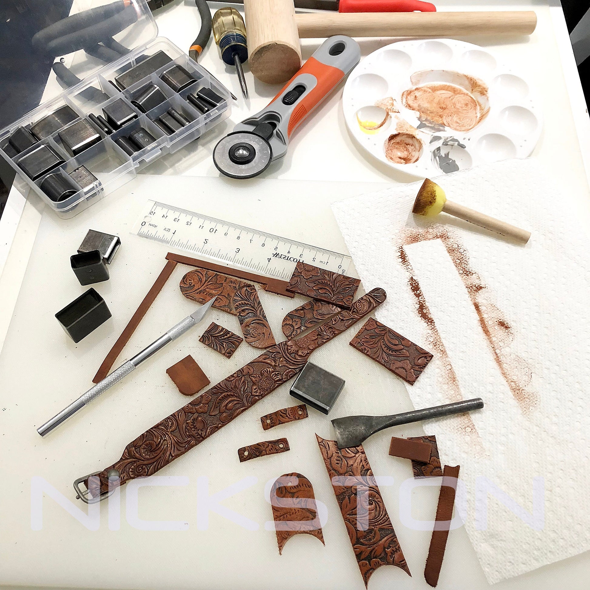 Embossed Leather Apple Watch Band for Watch Ultra 2 49mm and 9 8 Series 41mm 45mm Case Handmade Brown Strap Flourish Bracelet Clear Crystals