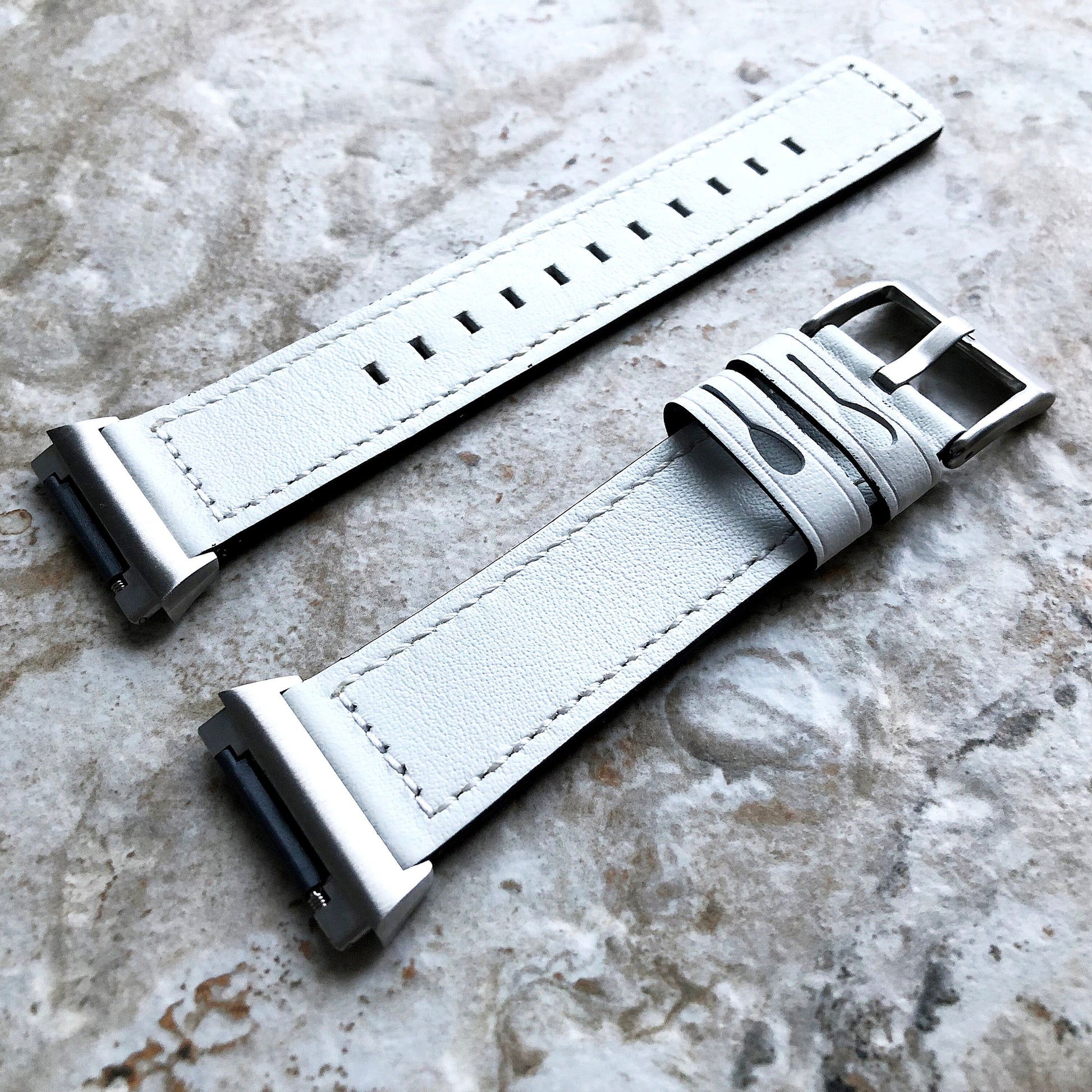 Fitbit Ionic White Color Soft Leather Band Strap with White Stitches for Watch Band Strap Quick Release Adapters in Silver Rose Gold Black