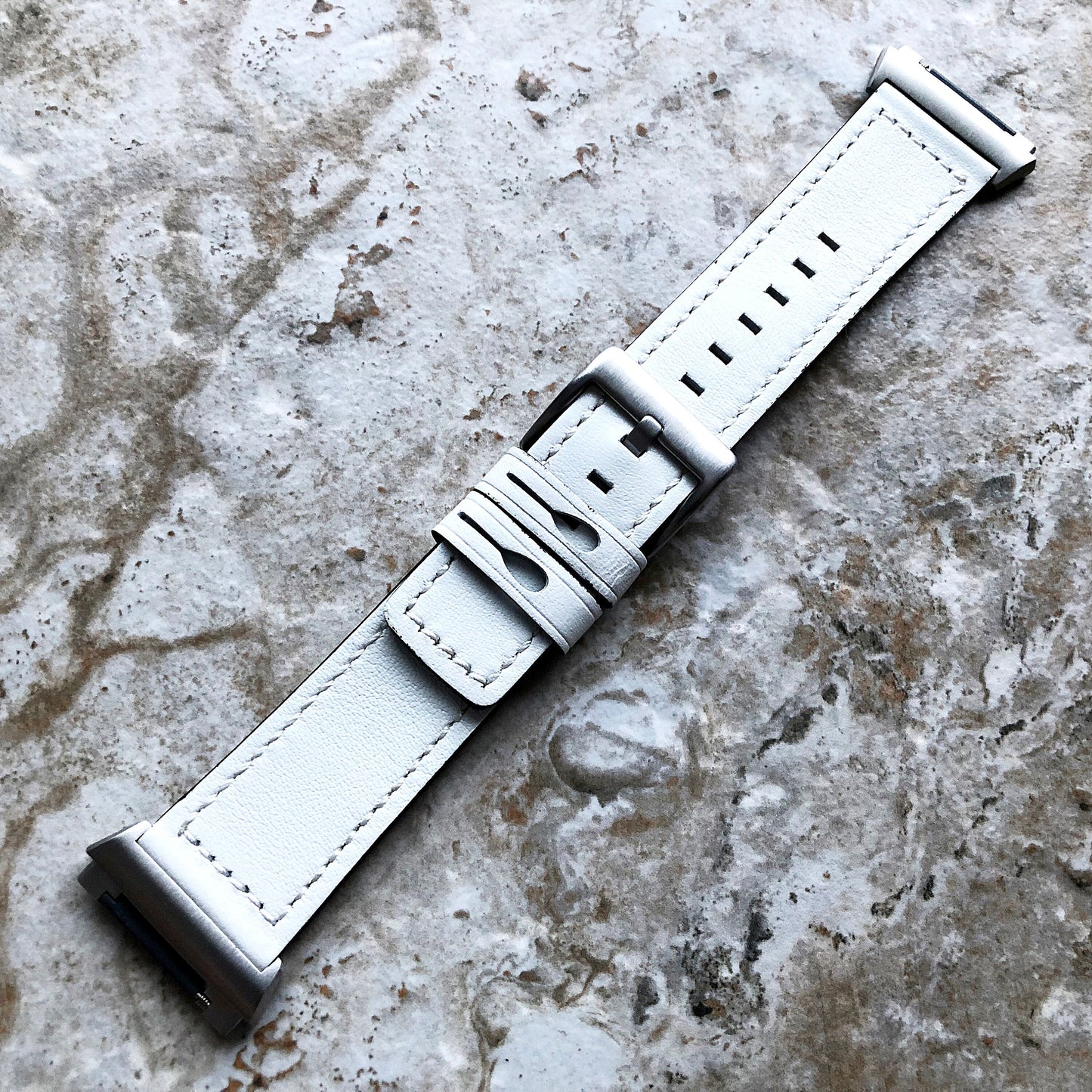 Fitbit Ionic White Color Soft Leather Band Strap with White Stitches for Watch Band Strap Quick Release Adapters in Silver Rose Gold Black