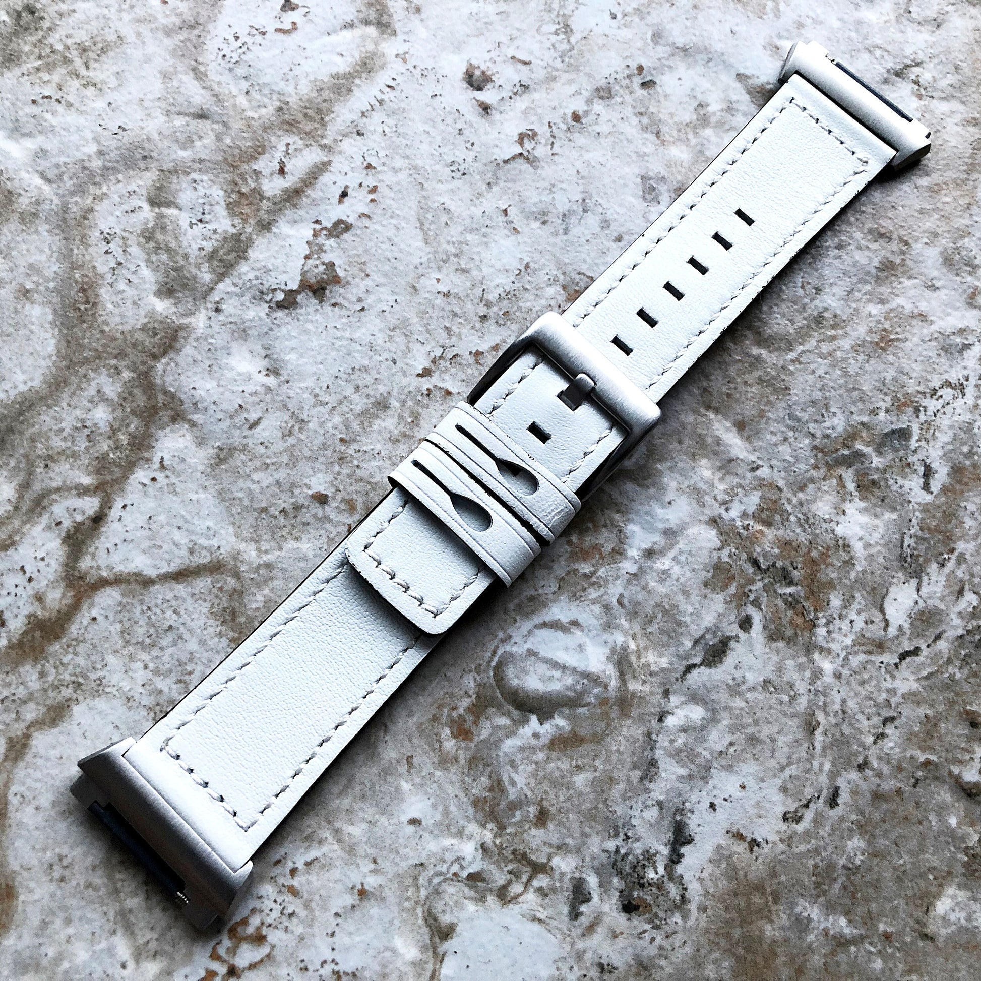 Fitbit Ionic White Color Soft Leather Band Strap with White Stitches for Watch Band Strap Quick Release Adapters in Silver Rose Gold Black