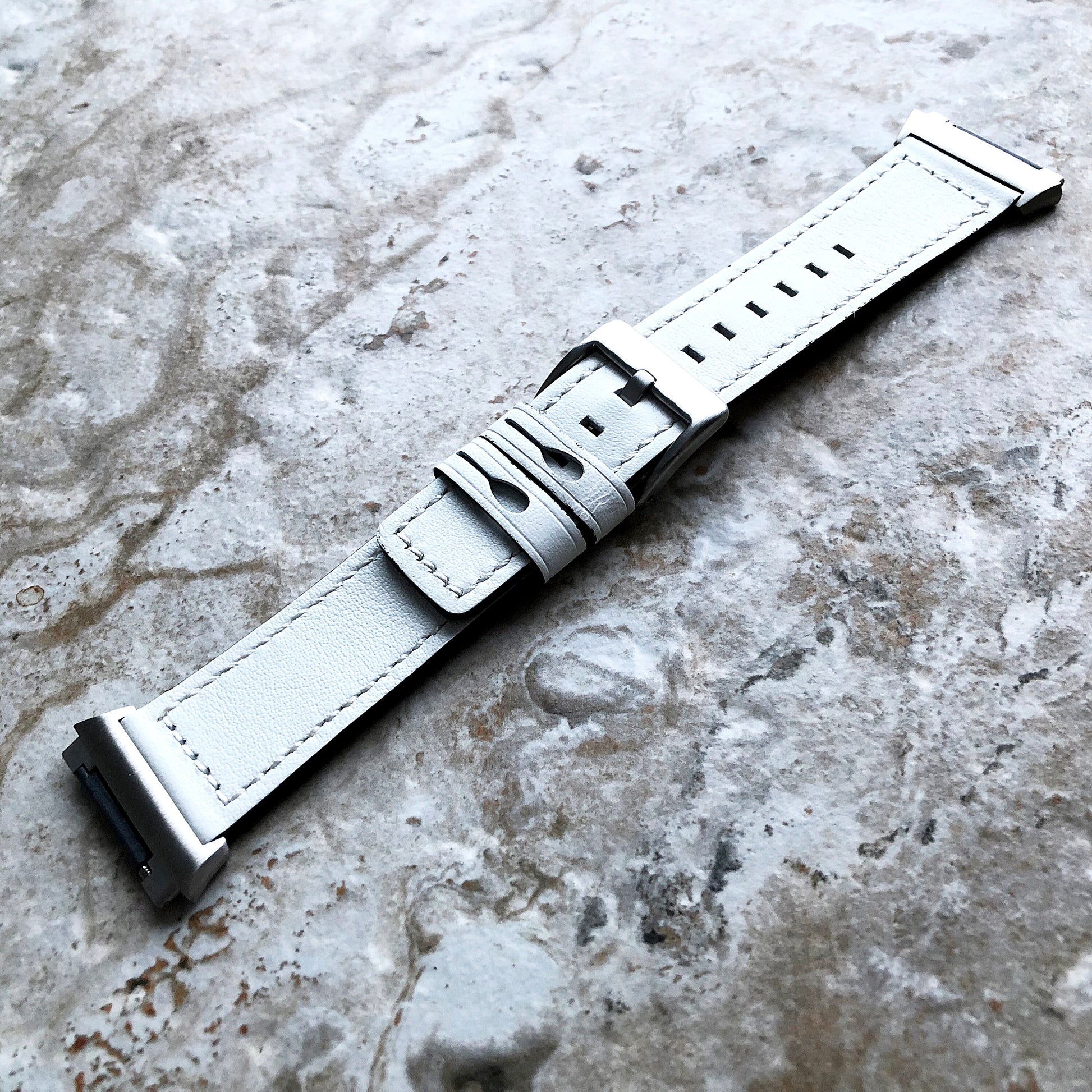 Fitbit Ionic White Color Soft Leather Band Strap with White Stitches for Watch Band Strap Quick Release Adapters in Silver Rose Gold Black