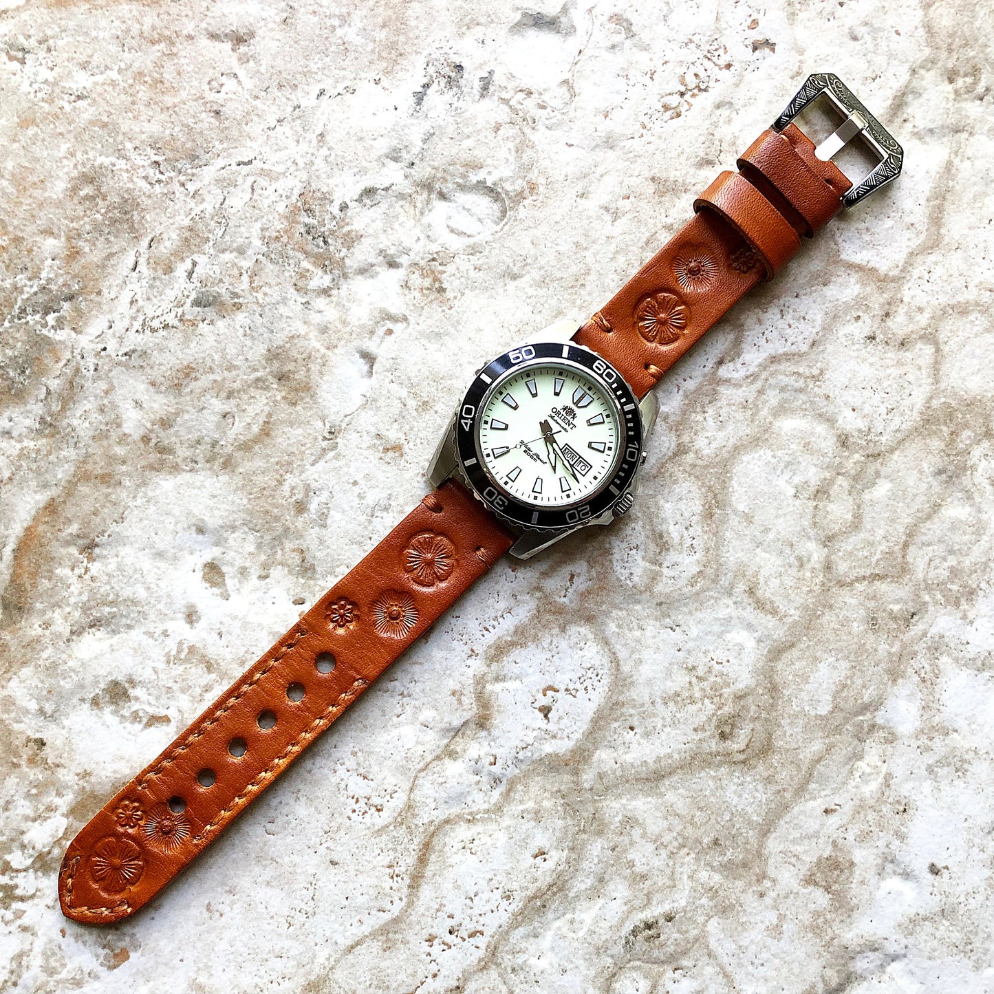 Flowers Band 22mm 24mm 25mm Handmade Medium Brown Genuine Leather Tooled Embossed Strap Bracelet Kit for Watches - Pins Buckle Tool