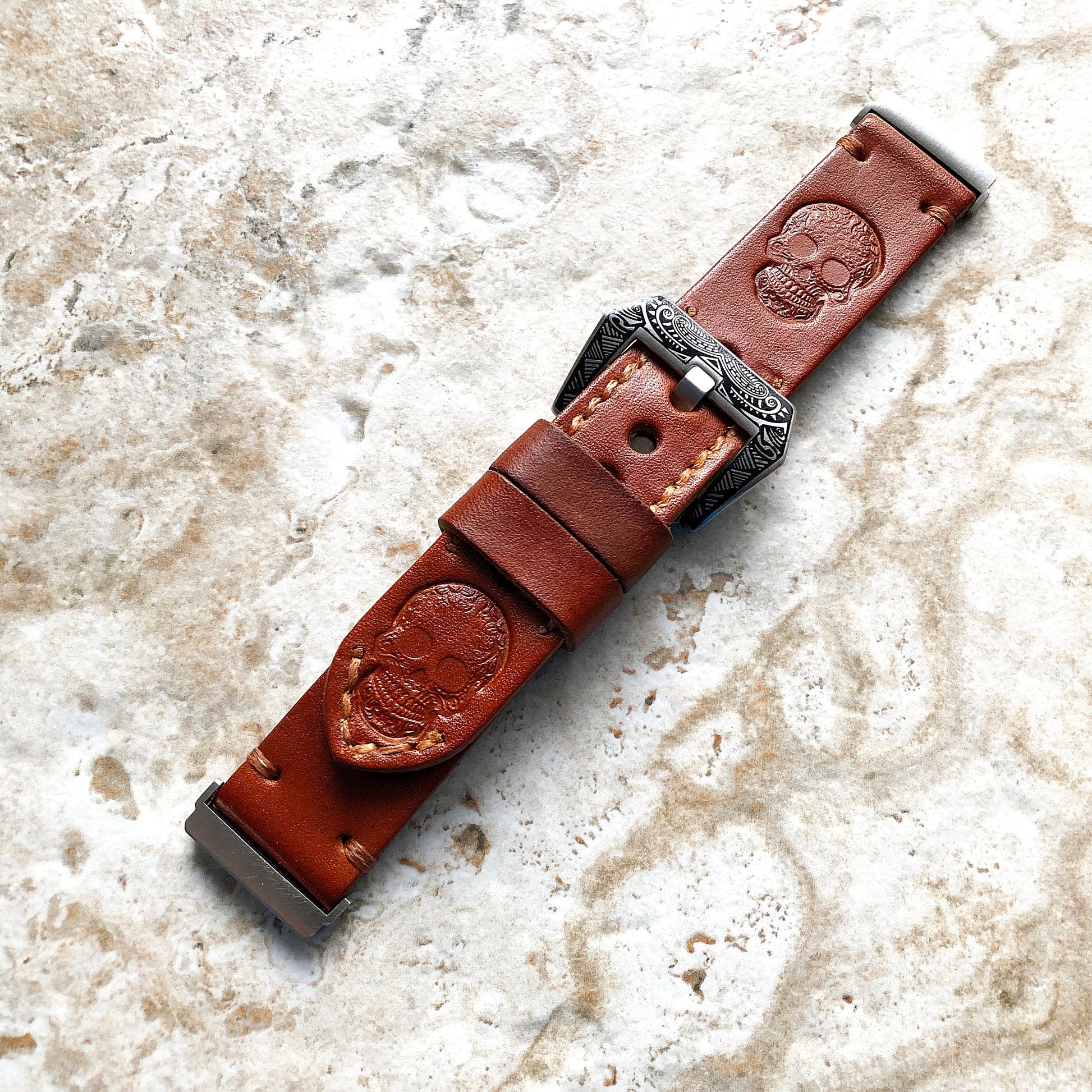 Band for Fitbit Versa 2 3 4 Sense 2 Skull Tooled Embossed Brown Leather Strap Watch Bands Bracelet Engraved Silver Rose Gold Black Buckles
