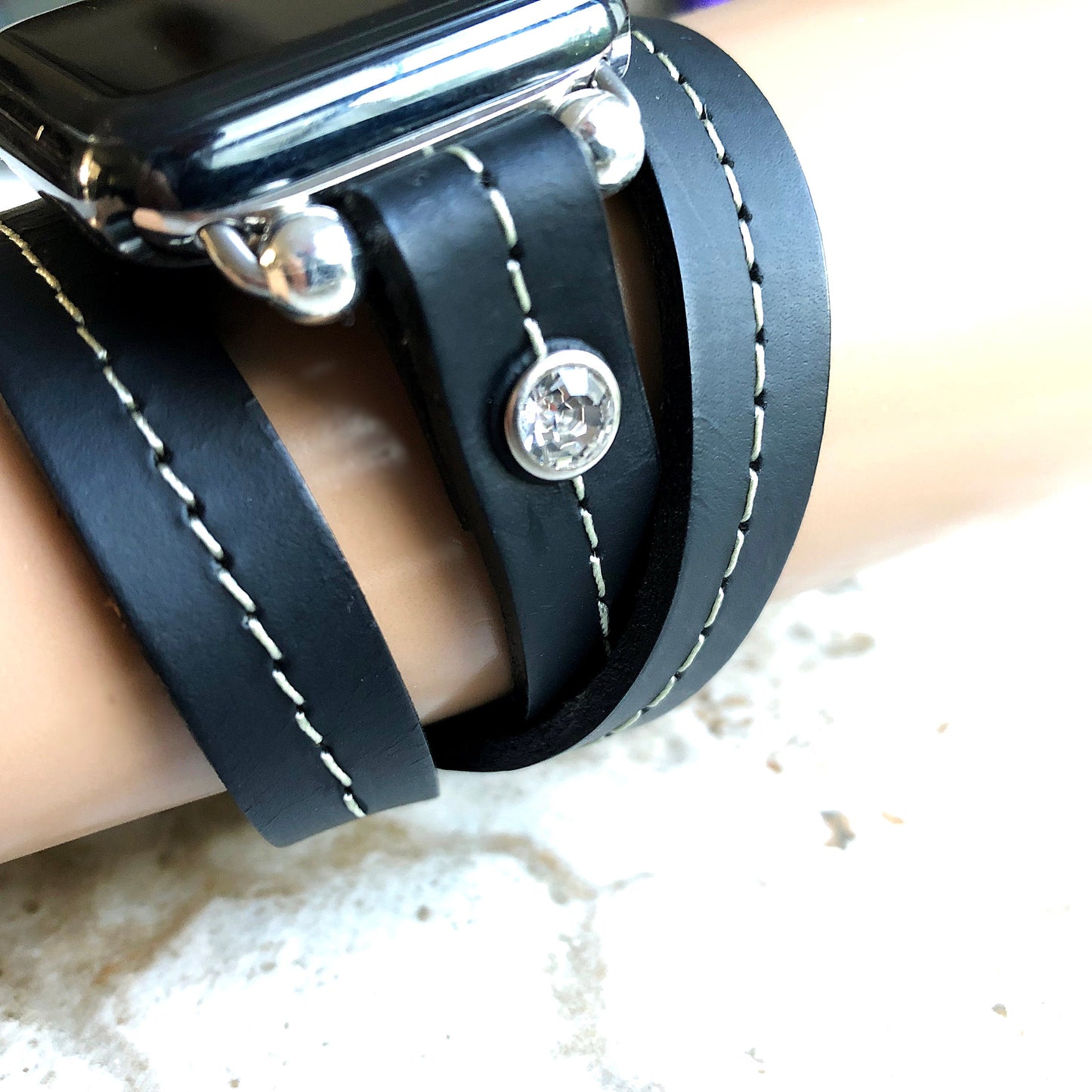 Apple Watch New Vintage Style Black Leather Band Strap Wrap Bracelet with Crystals for iWatch Ultra 2 49mm and 9 8 Series 41mm 45mm Case