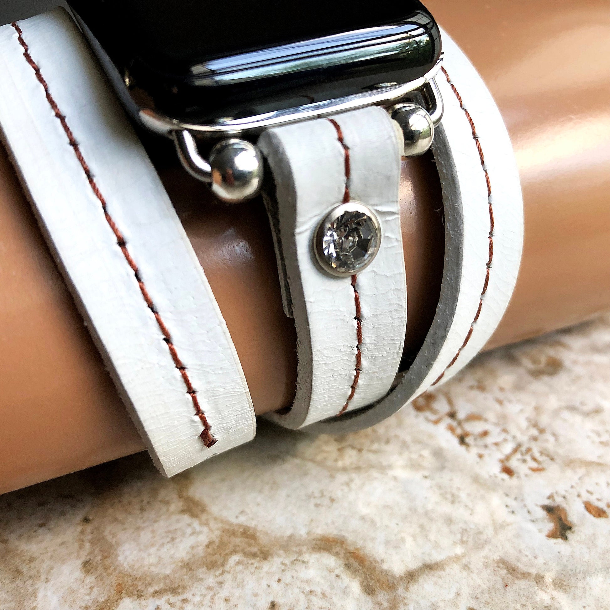 Apple New White Vintage Style Band for iWatch Ultra 2 49mm and 9 8 Series 41mm 45mm Case Fashion Leather Strap Wrap Bracelet with Crystals