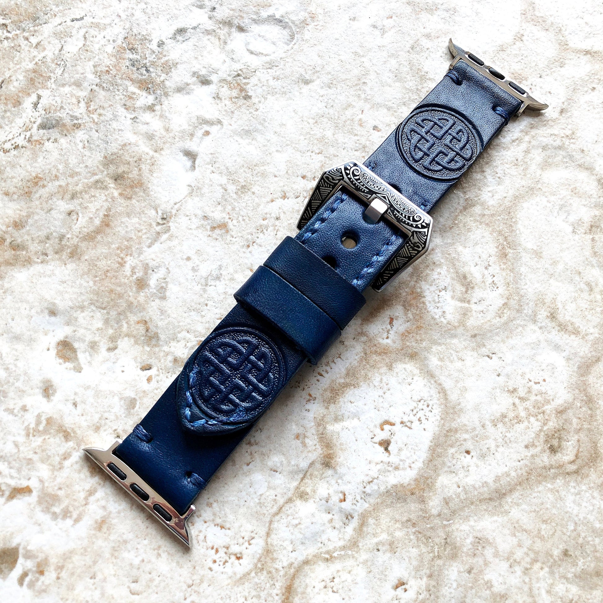 Apple Watch Ultra 2 9 8 7 SE 6 5 4 3 2 1 Blue Round Celtic Symbol Leather Band for iWatch 38mm 40mm 41mm 42mm 44mm 45mm 49mm Embossed Strap