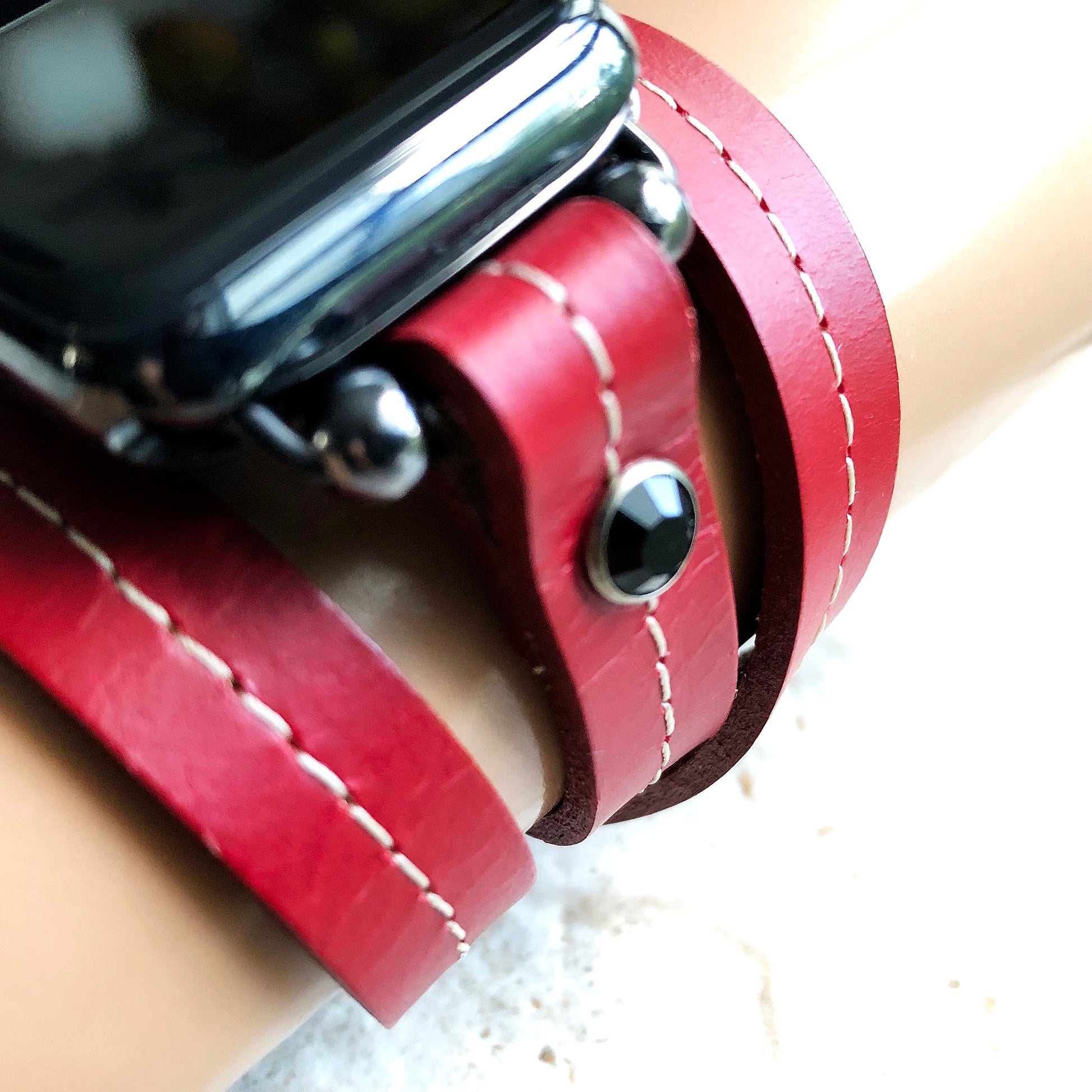 Apple New Red Vintage Style Band for iWatch All Series 38mm 40mm 41mm 42mm 44mm 45mm 49mm Fashion Leather Strap Wrap Bracelet Crystals