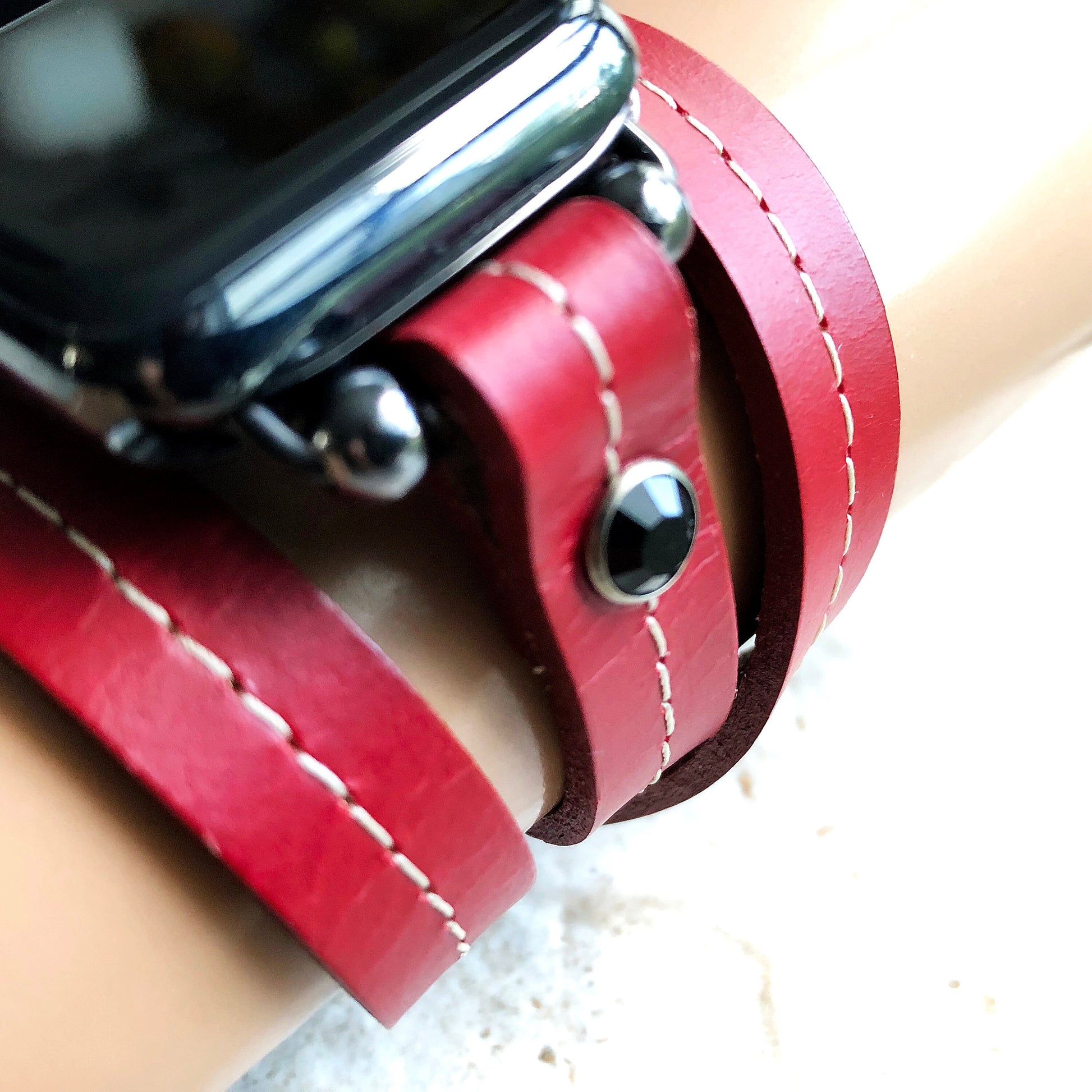 Apple New Vintage Style Red Fashion Leather Band Strap Wrap Bracelet with Crystals for iWatch Ultra 2 49mm and 9 8 Series 41mm 45mm Case