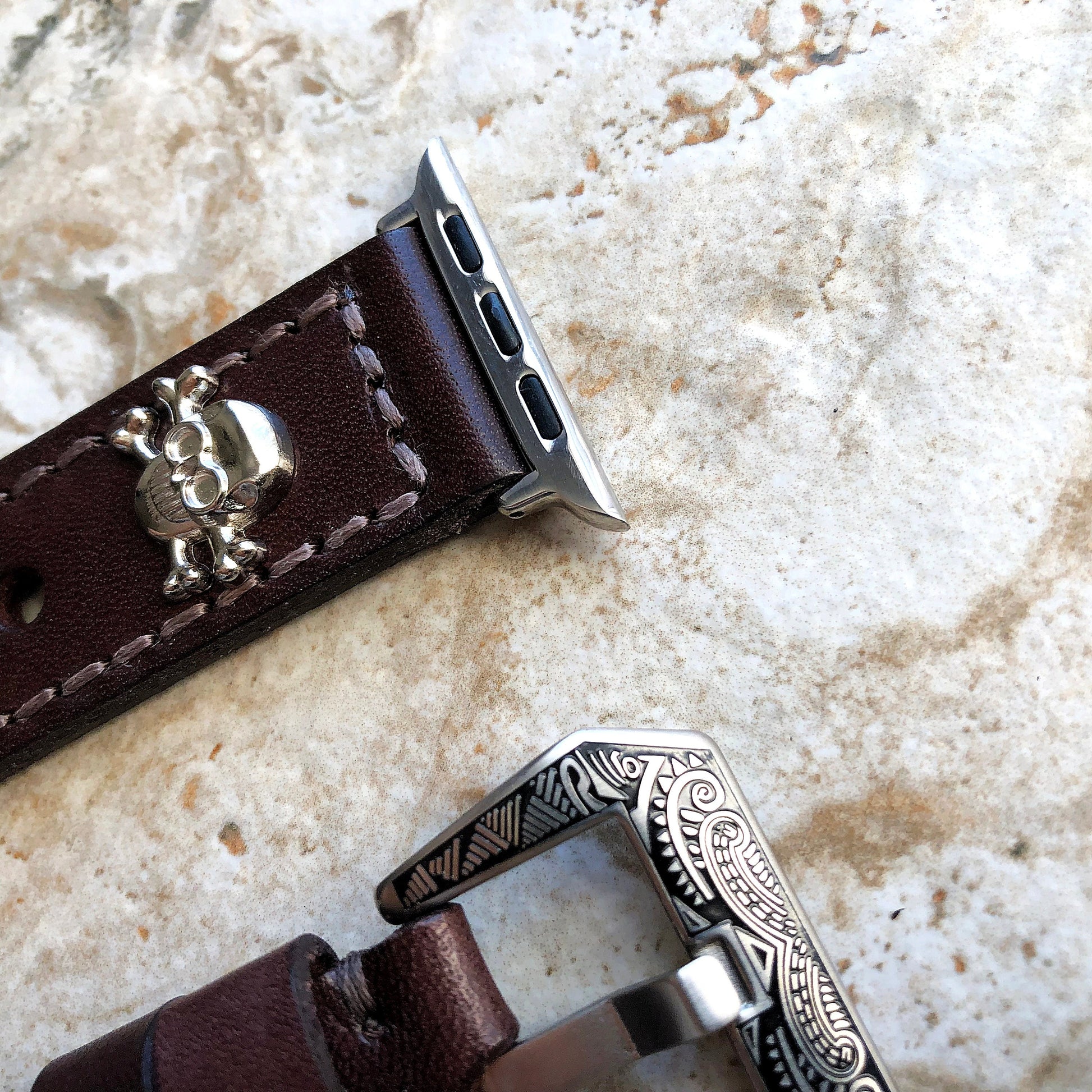 Apple Watch Band Brown Leather Metal Rivets Skull Crossbones for Ultra 2 and 9 8 Series Watch 41mm 45mm 49mm Case Handmade Bracelet Strap SE
