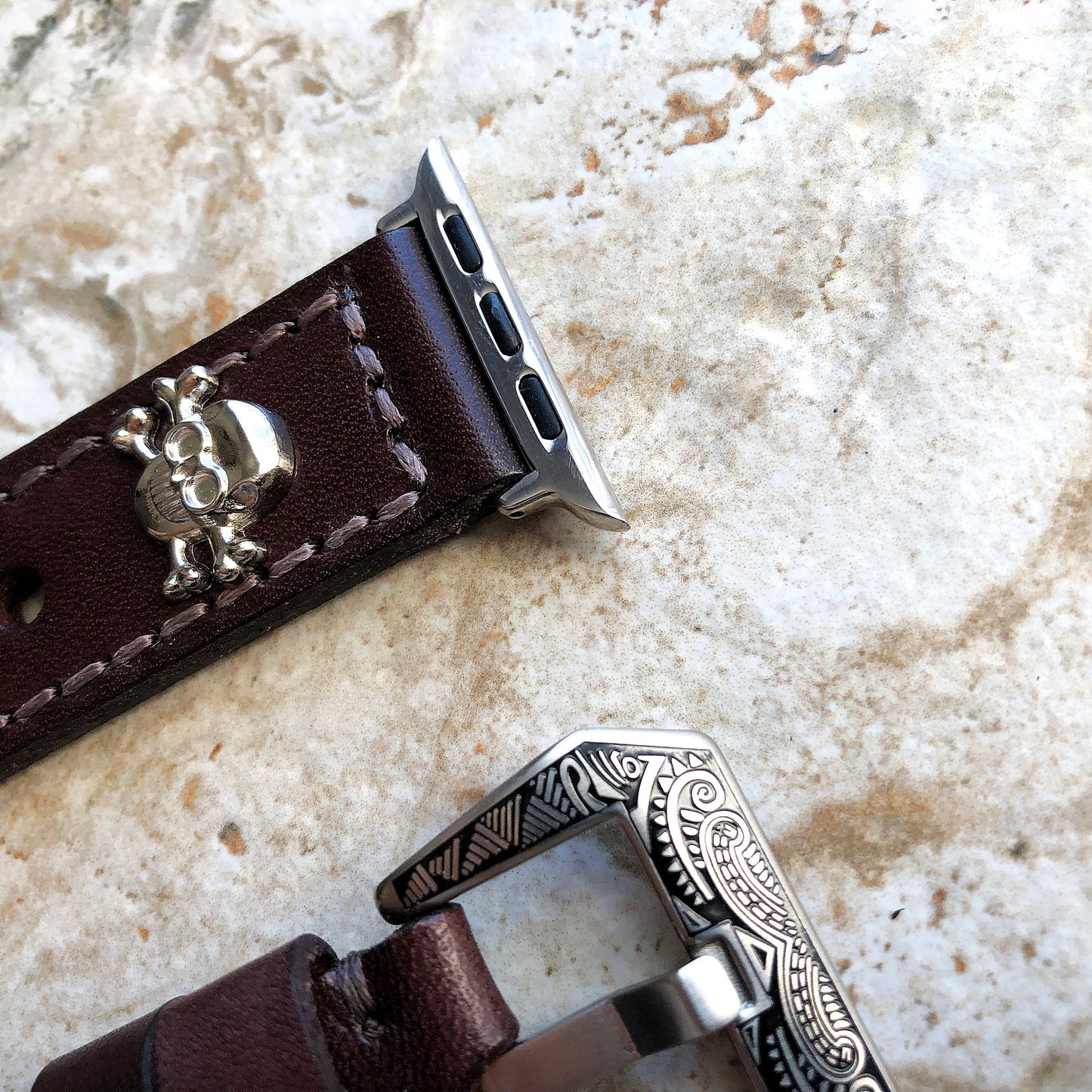 Apple Watch Band Brown Leather Metal Rivets Skull Crossbones for Ultra 2 9 8 7 6 SE 5 4 3 2 1 iWatch 38mm 40 41 42mm 44mm 45mm 49mm Strap SE