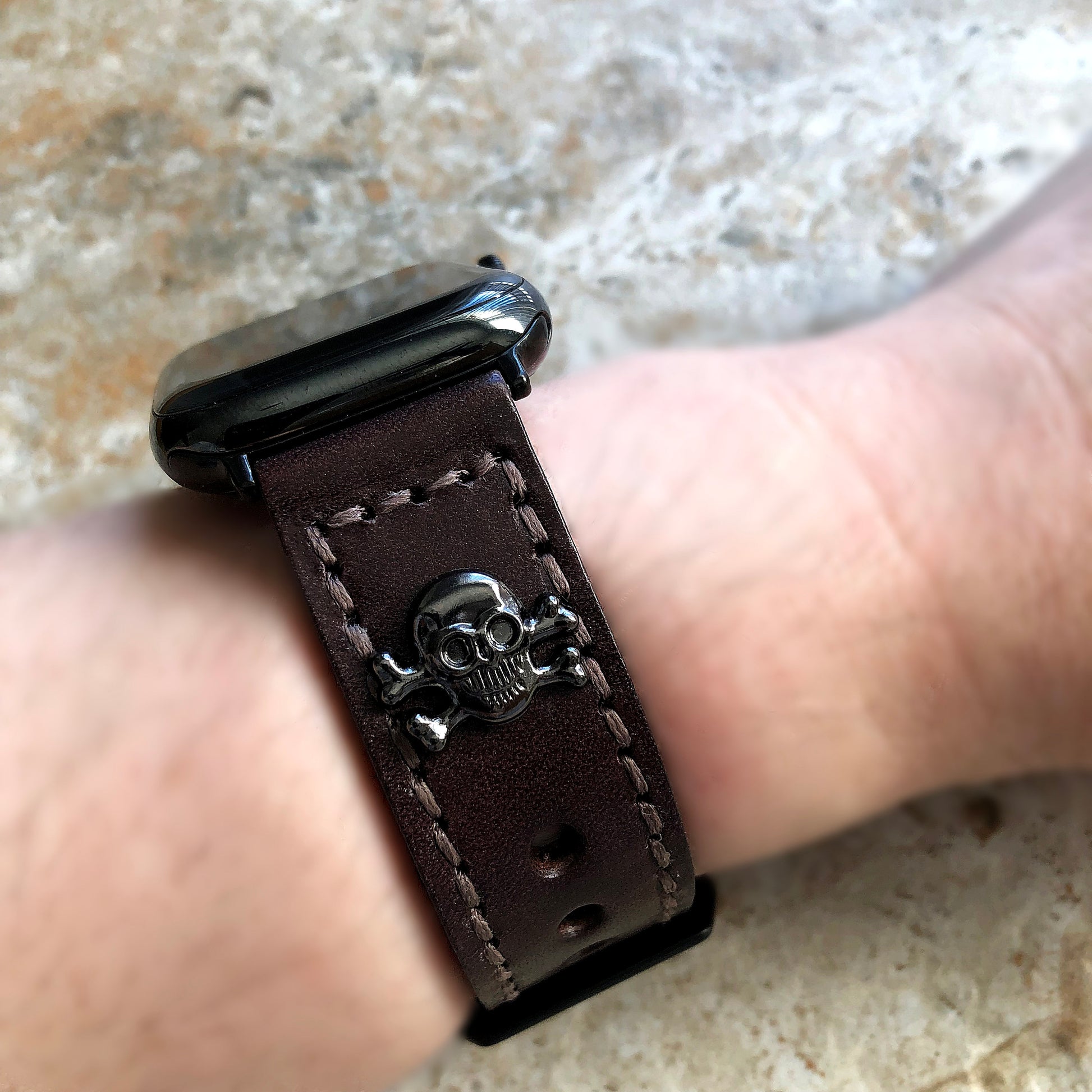 Apple Watch Band Brown Leather with Metal Rivets Skull Crossbones for Ultra 2 & 9 8 Series iWatch 41mm 45mm 49mm Handmade Bracelet Strap AL
