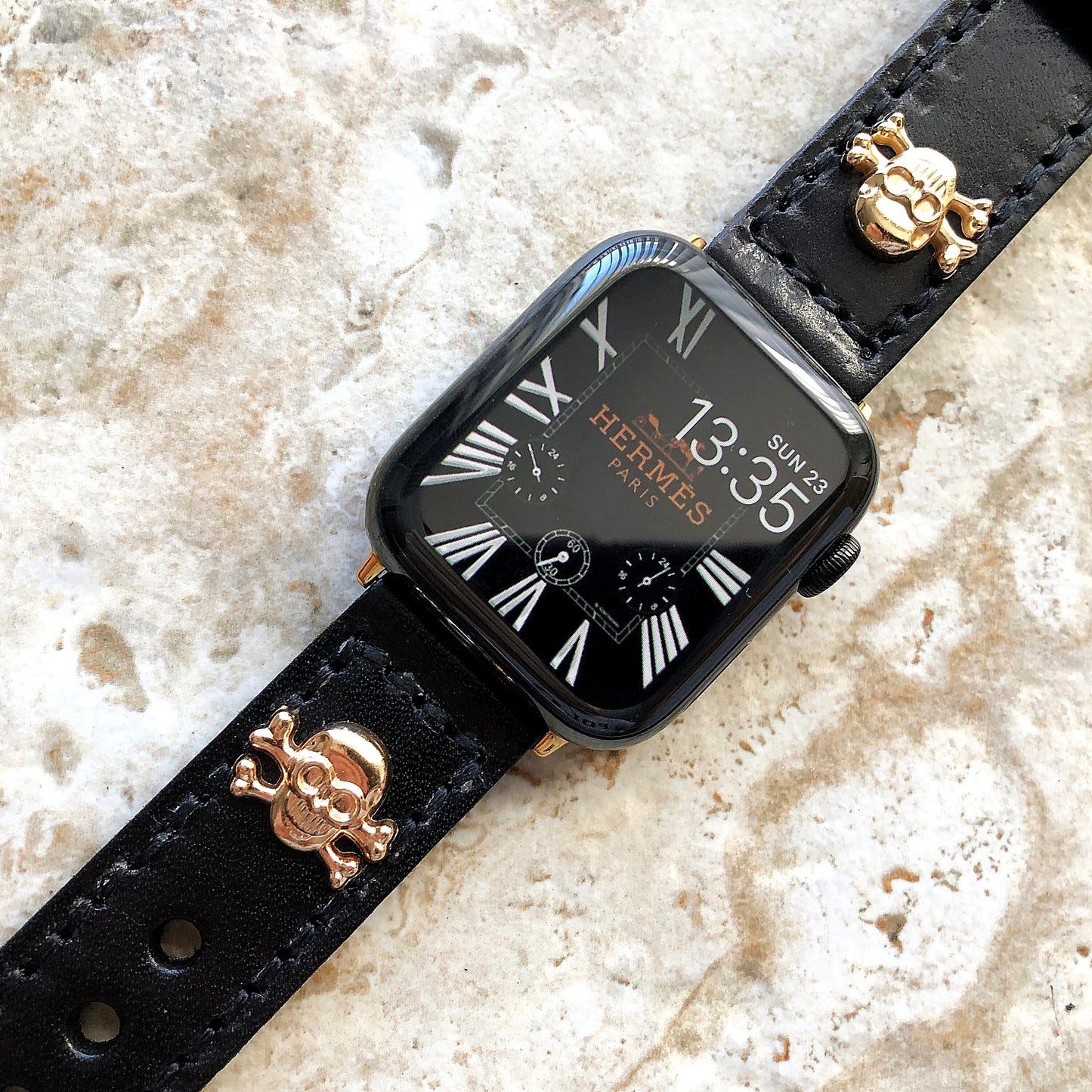 Apple Watch Band Black Leather Metal Rivets Skull Crossbones for Ultra 2 and 9 8 Series iWatch 41mm 45mm 49mm Handmade Bracelet Strap GL