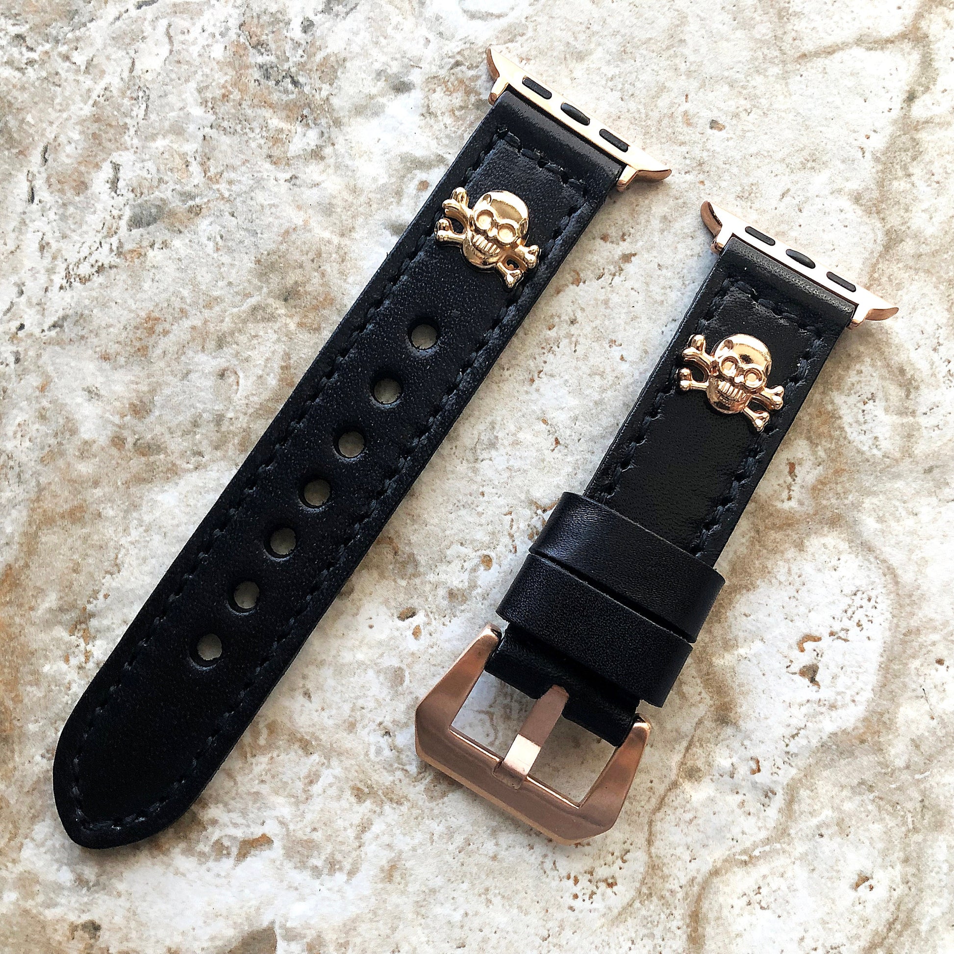 Apple Watch Band Black Leather Metal Rivets Skull Crossbones for Ultra 2 9 8 7 6 SE 5 4 3 2 1 iWatch 38 40 41 42mm 44mm 45mm 49mm Strap RGL