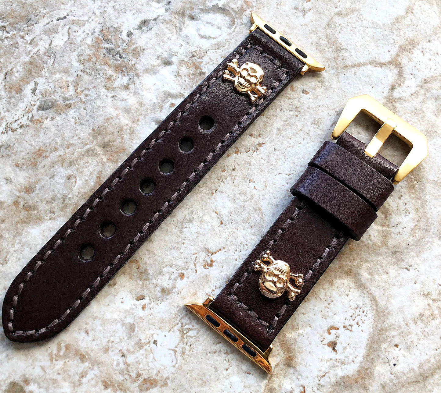 Apple Watch Band Brown Leather Metal Rivets Skull Crossbones for Ultra 2 9 8 7 6 SE 5 4 3 2 1 iWatch 38mm 40 41 42mm 44mm 45mm 49mm Strap GL