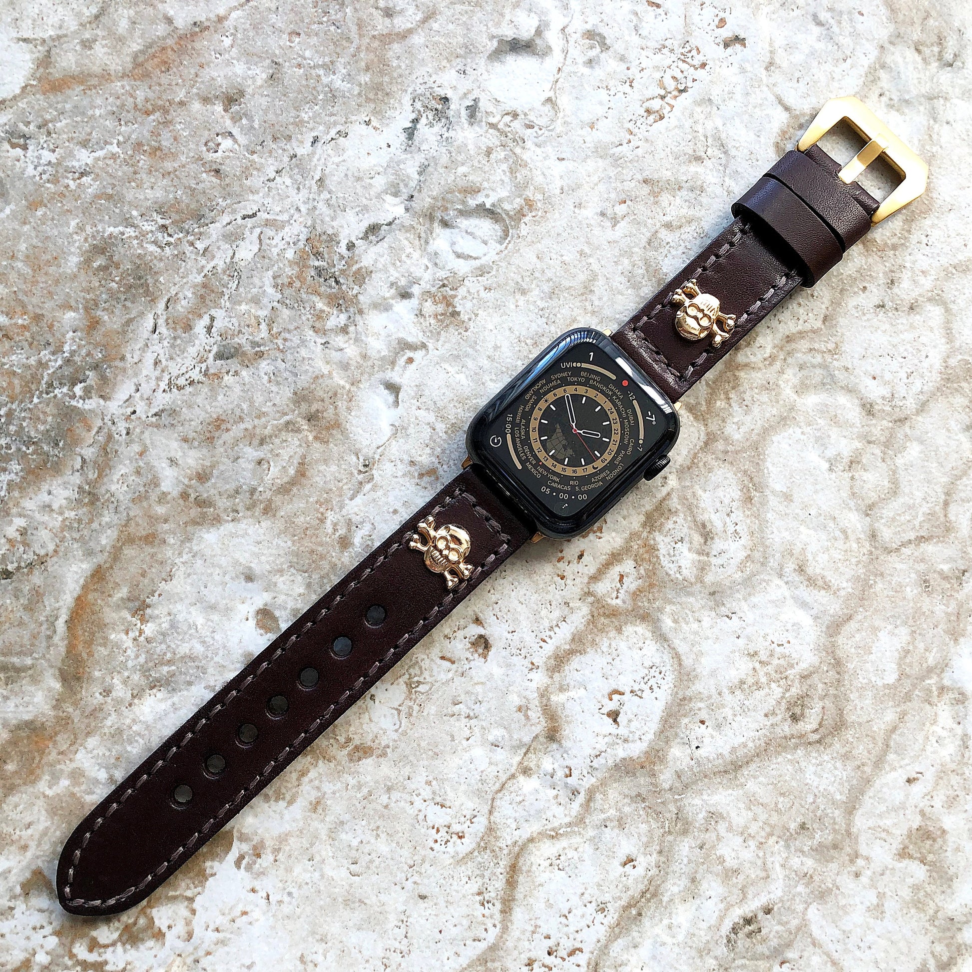 Apple Watch Band Brown Leather Metal Rivets Skull Crossbones for Ultra 2 9 8 7 6 SE 5 4 3 2 1 iWatch 38mm 40 41 42mm 44mm 45mm 49mm Strap GL