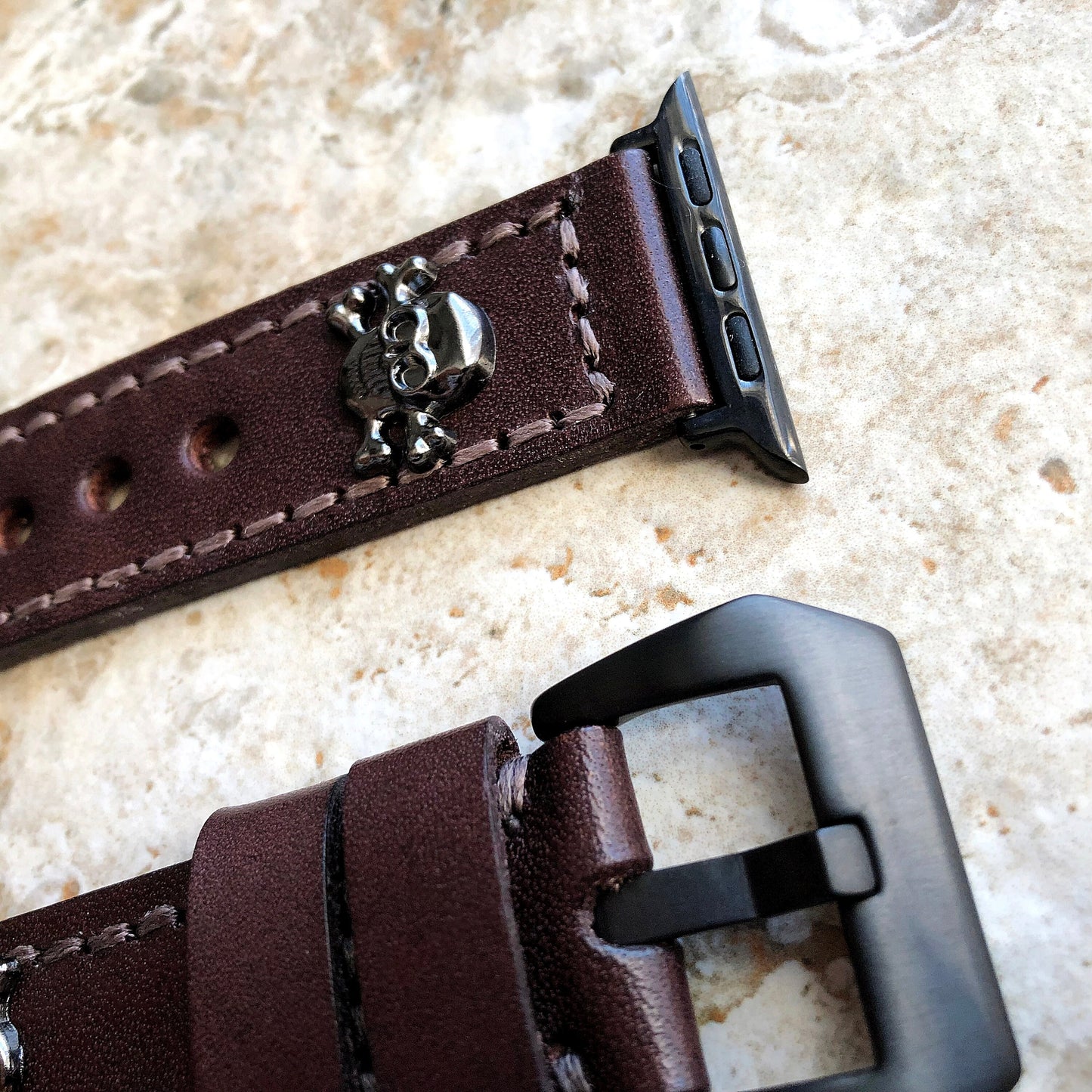 Apple Watch Band Brown Leather Metal Rivets Skull Crossbones for Ultra 2 9 8 7 6 SE 5 4 3 2 1 iWatch 38mm 40 41 42mm 44mm 45mm 49mm Strap BL