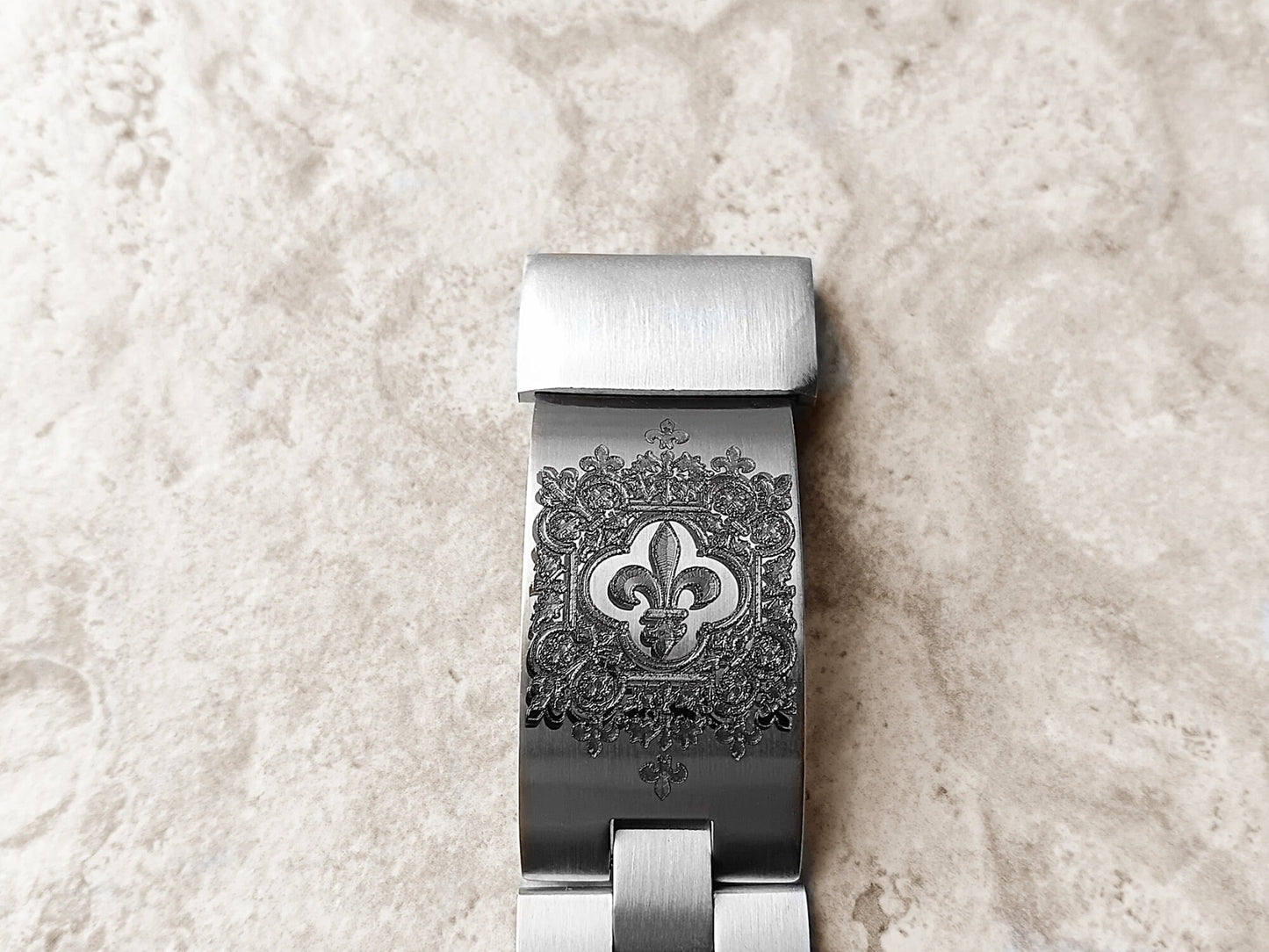 Garmin Watch Band Fleur De Lis for Fenix 7X Pro 6X Pro 5X Descent Mk3i 51mm Mk2i Mk2 Enduro 2 Engraved St Steel Adjustable Cuff Strap A26