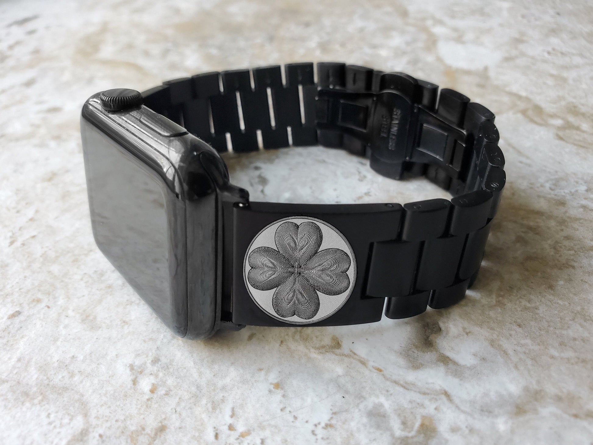 Four Leaf Clover Engraved Band for Apple Watch Ultra 2 9 8 7 SE 6 5 4 3 2 Case 38mm 40 41 42 44mm 45mm 49mm Black Stainless Steel Strap SR1