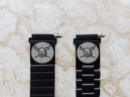 Samsung Engraved Pirate Skull Band for Watch 7 6 5 4 Classic Watch 3 Active2 40mm 41 42 43 44mm 45mm 46mm 47mm St Steel Black Strap PS2 -A20