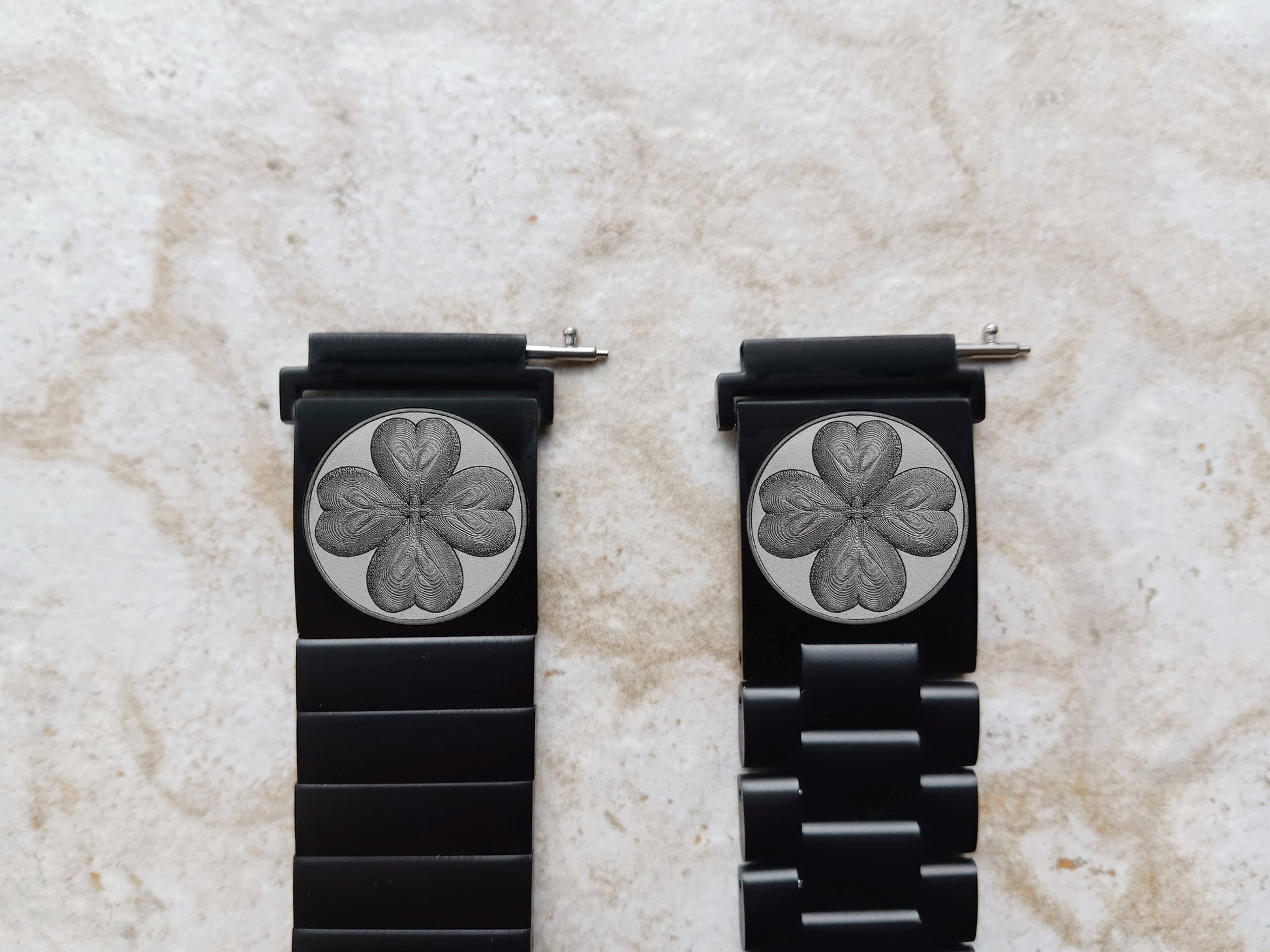 Samsung Engraved Four Leaf Clover Band for Watch 7 6 5 4 Classic Watch 3 Active2 40mm 41 42 43 44 45 46mm 47mm St Steel Black Strap SR1 -A20