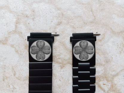 Samsung Engraved Four Leaf Clover Band for Watch 7 6 5 4 Classic Watch 3 Active2 40mm 41 42 43 44 45 46mm 47mm St Steel Black Strap SR1 -A20