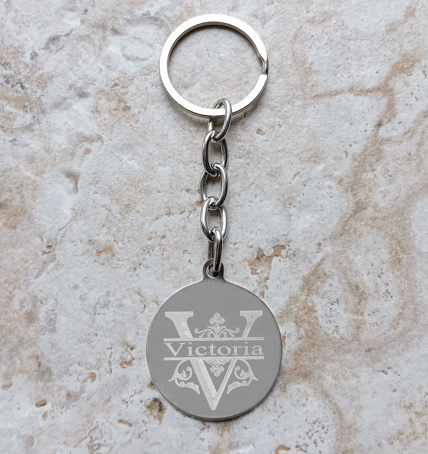 Keychain Keyring Custom Engraved Heart Circle Shape Stainless Steel Jewelry Vintage Antique Style Regal Split Monogram Text Great Gift Idea